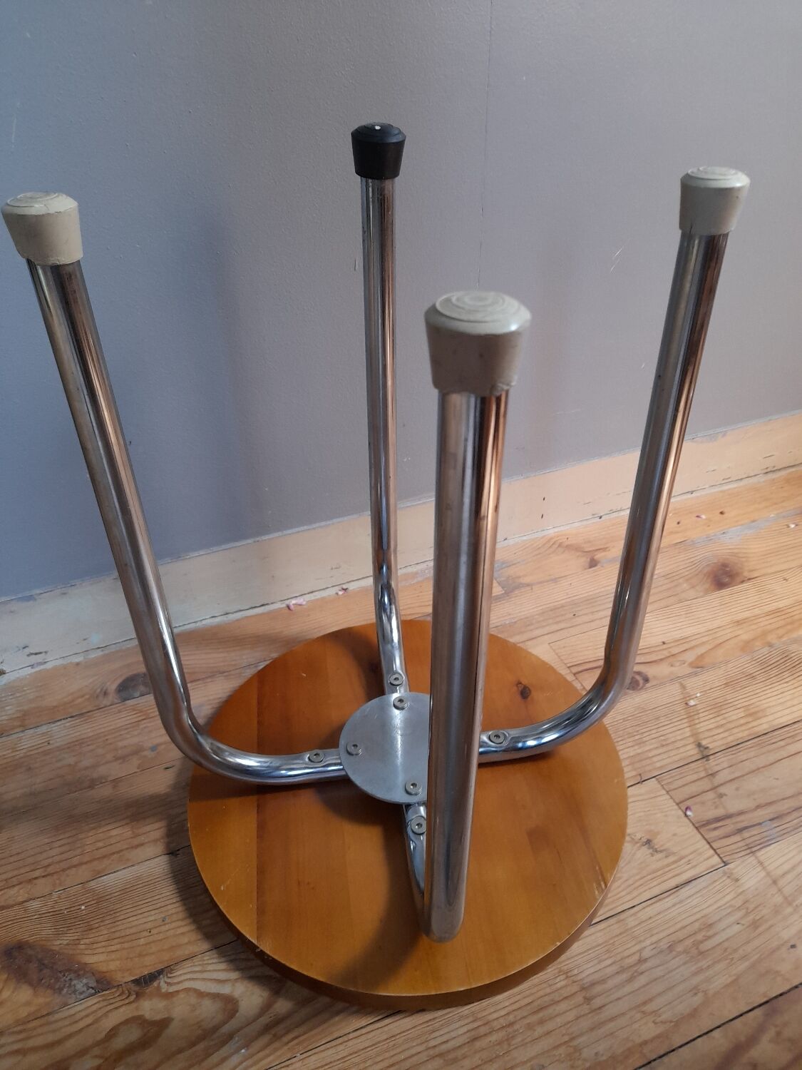 Tabouret 4 pieds tubulaire  assise bois strié, vintage