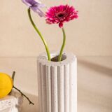 Gabriel vase in white concrete