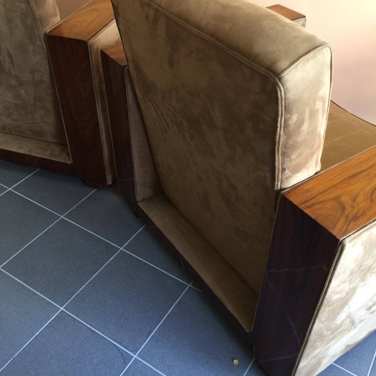 Pair of modernist Art Deco armchairs in alcantara and walnut, 1930