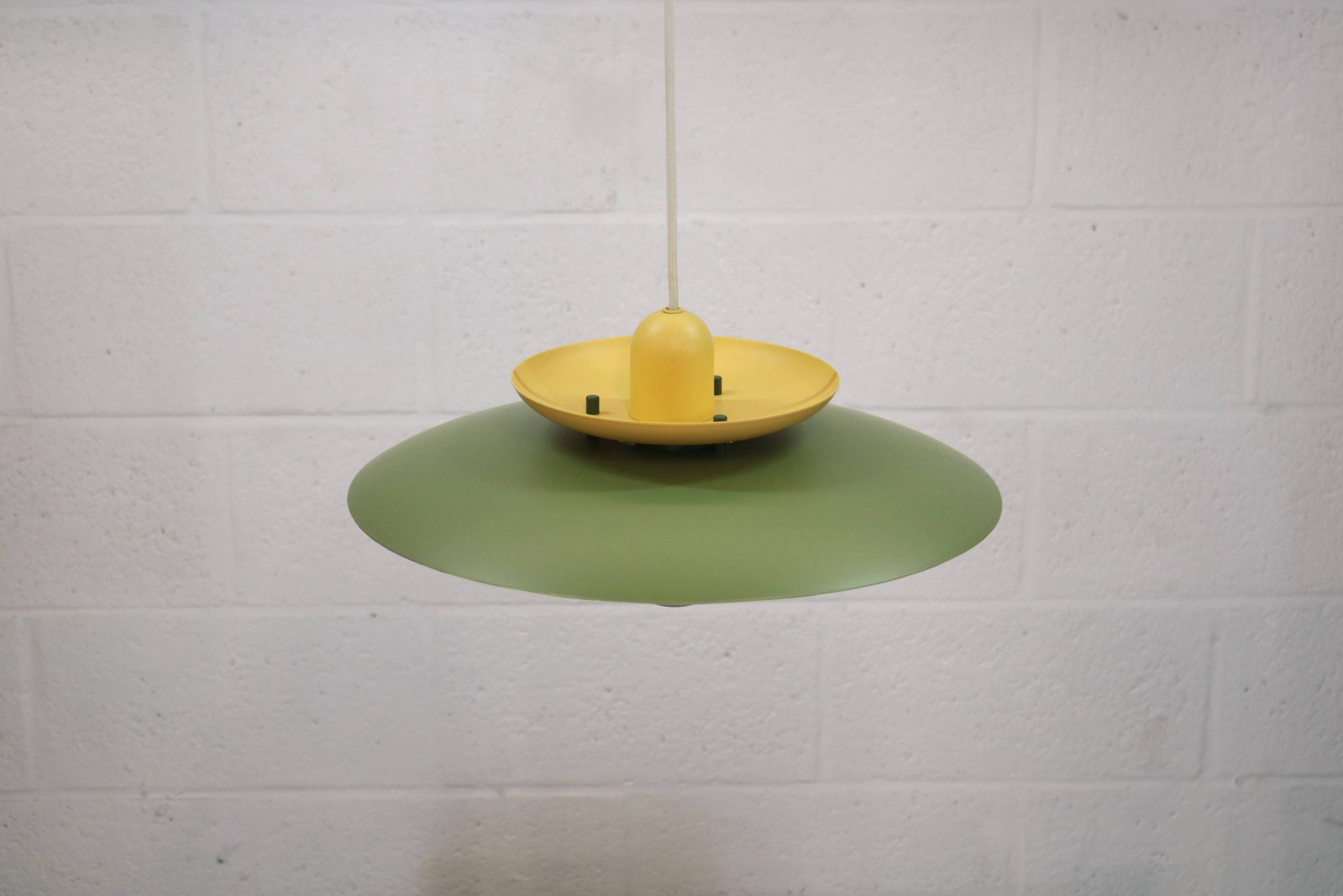 Lampe suspendue laquée verte vintage - Danemark 1980 -