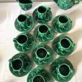 Tasses anciennes en barbotine avec soucoupes, sucrier et pichet à lait