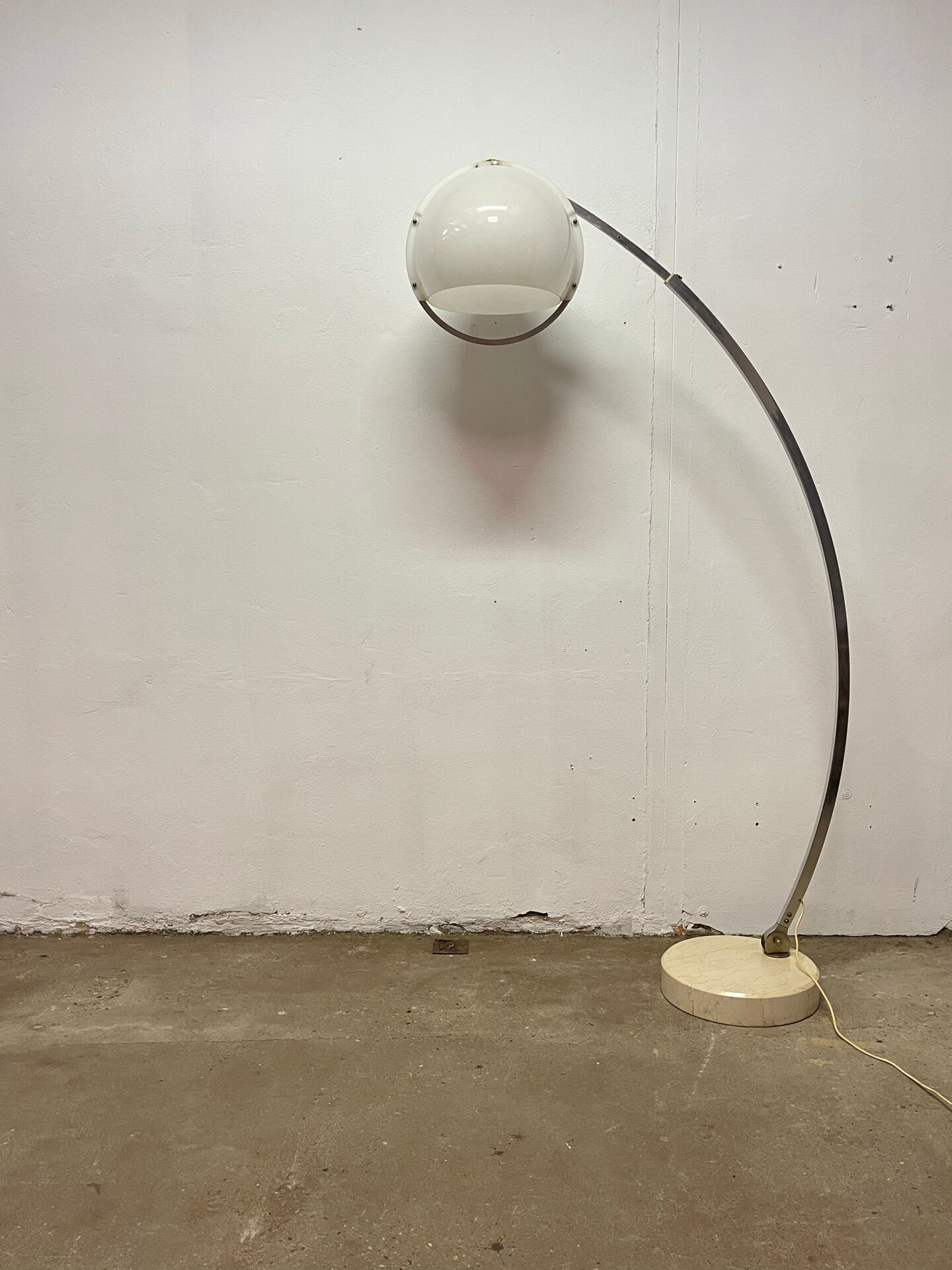 Arc floor lamp Guzzini 1970s