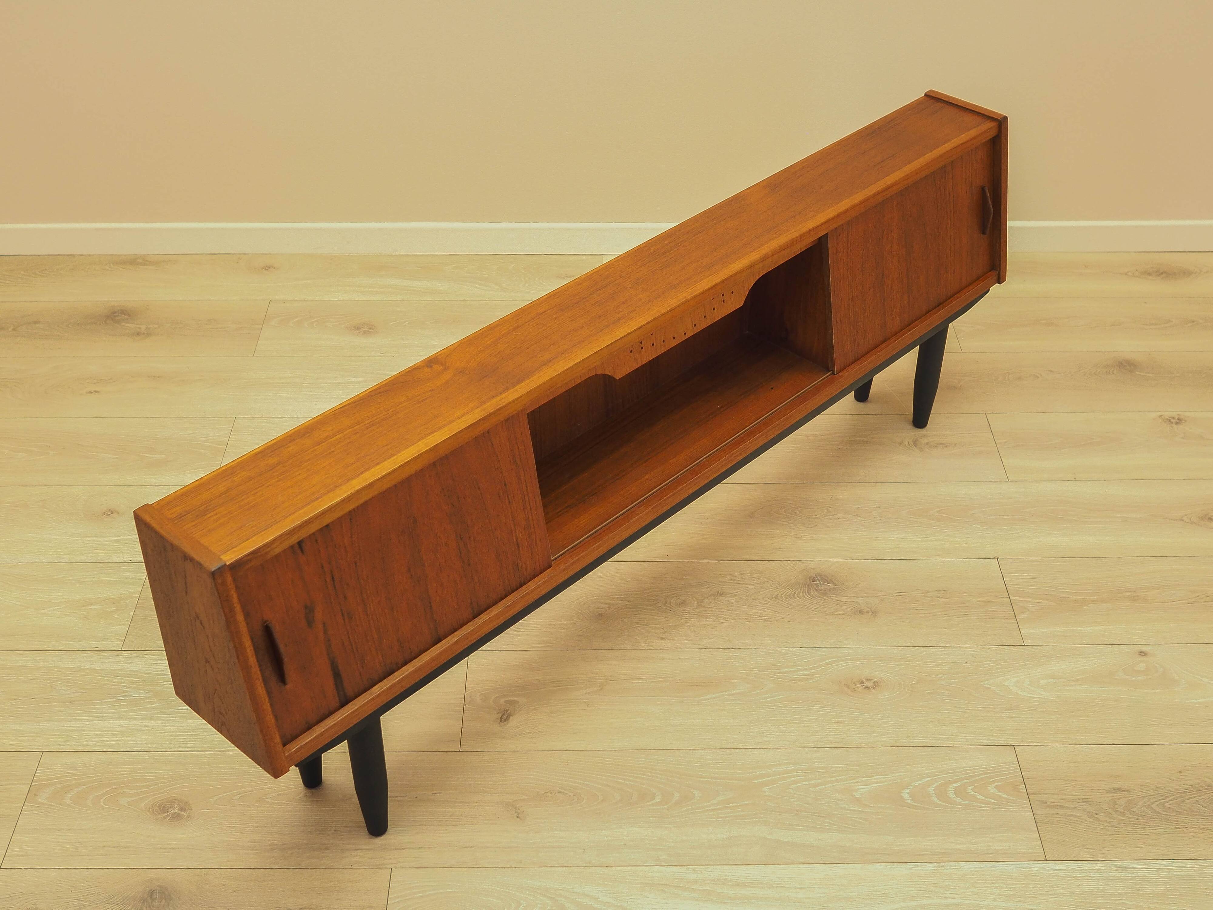 Buffet en teck avec éclairage intérieur, danois, années 1960.