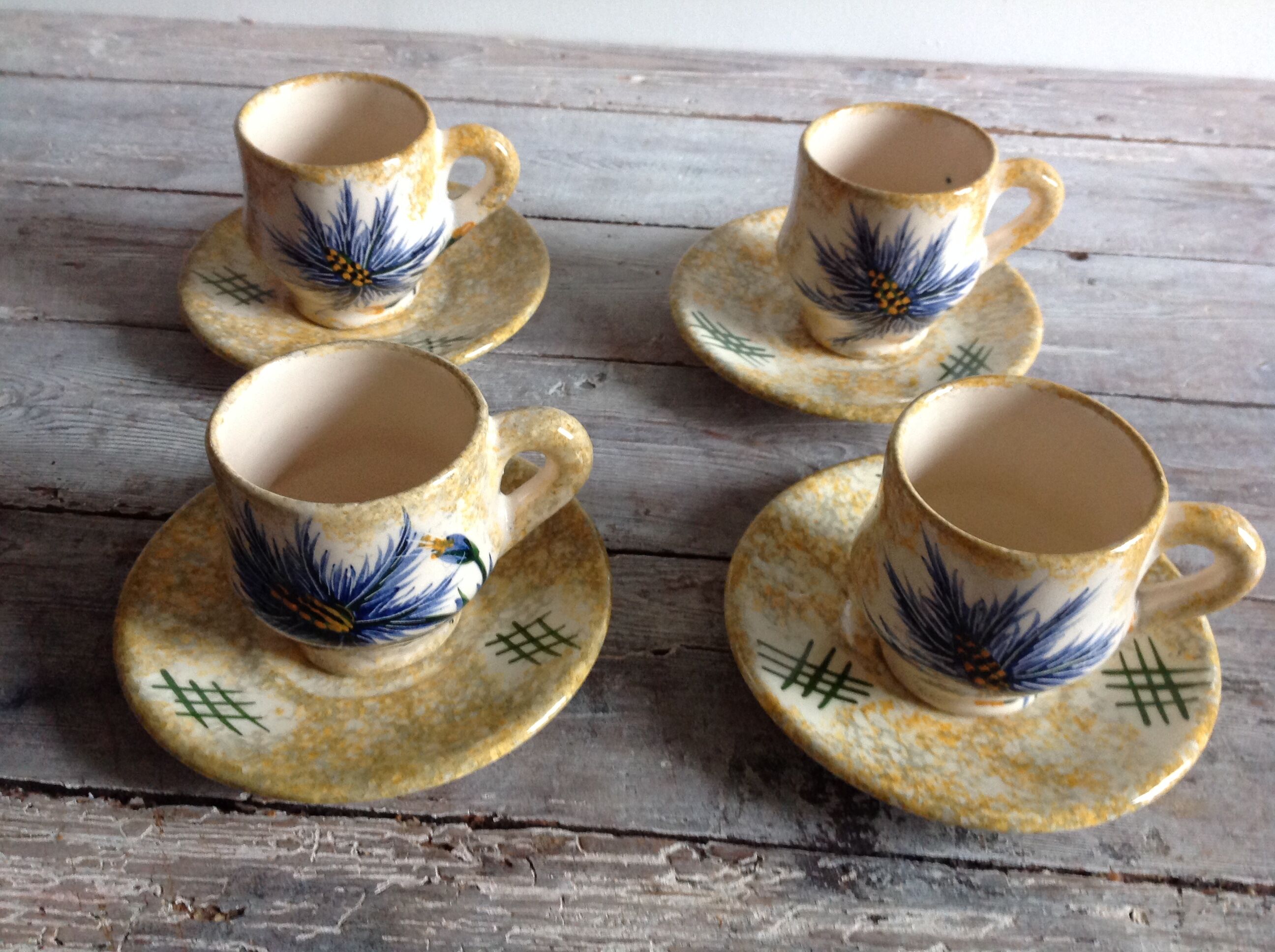 Set of 4 coffee cups