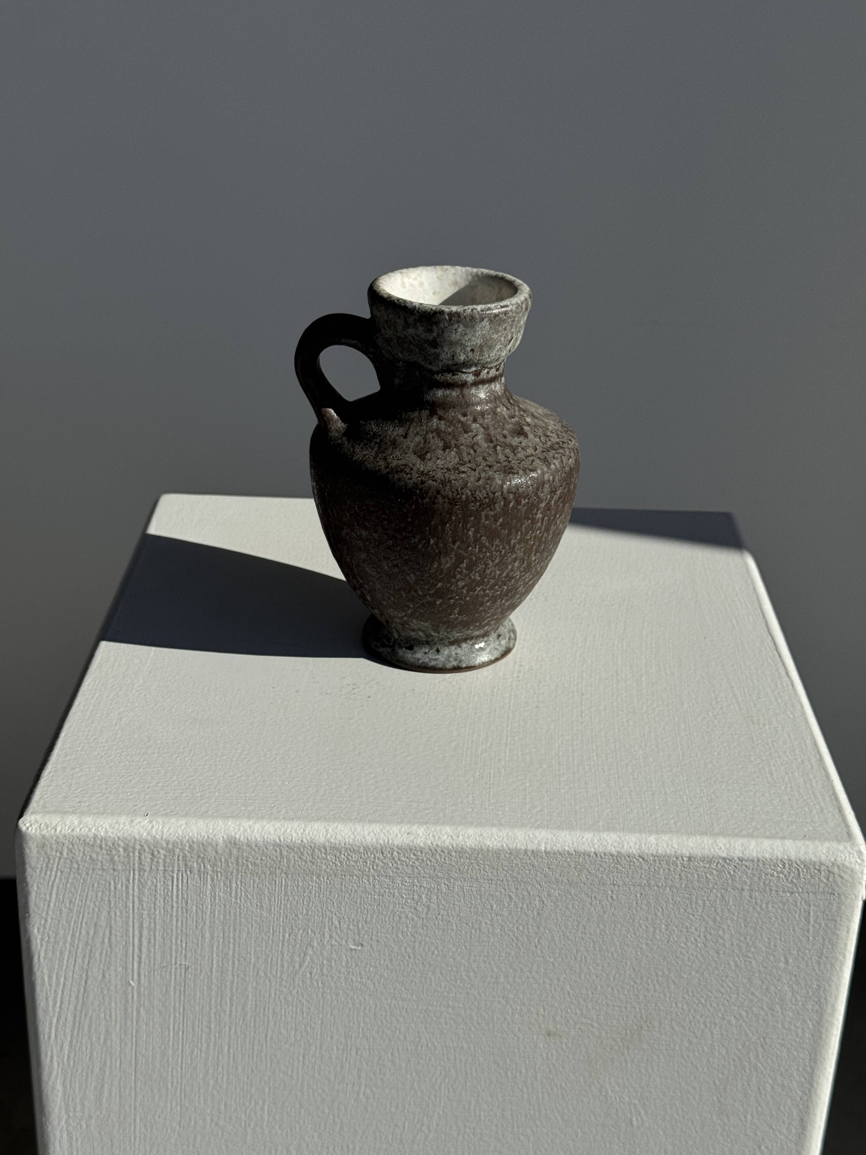 Mini grey stoneware carafe H13 D9