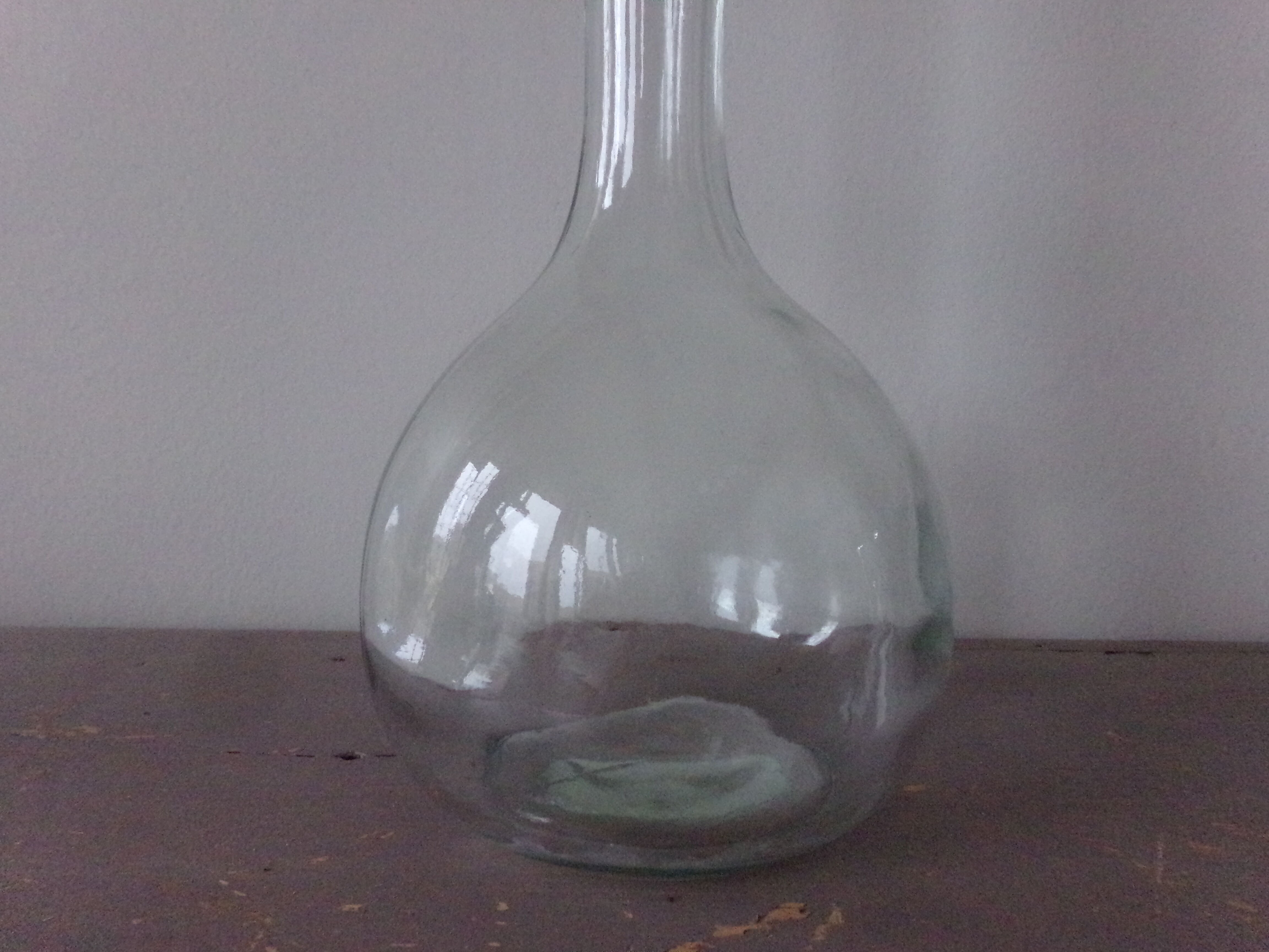 Glass bottle with its cap