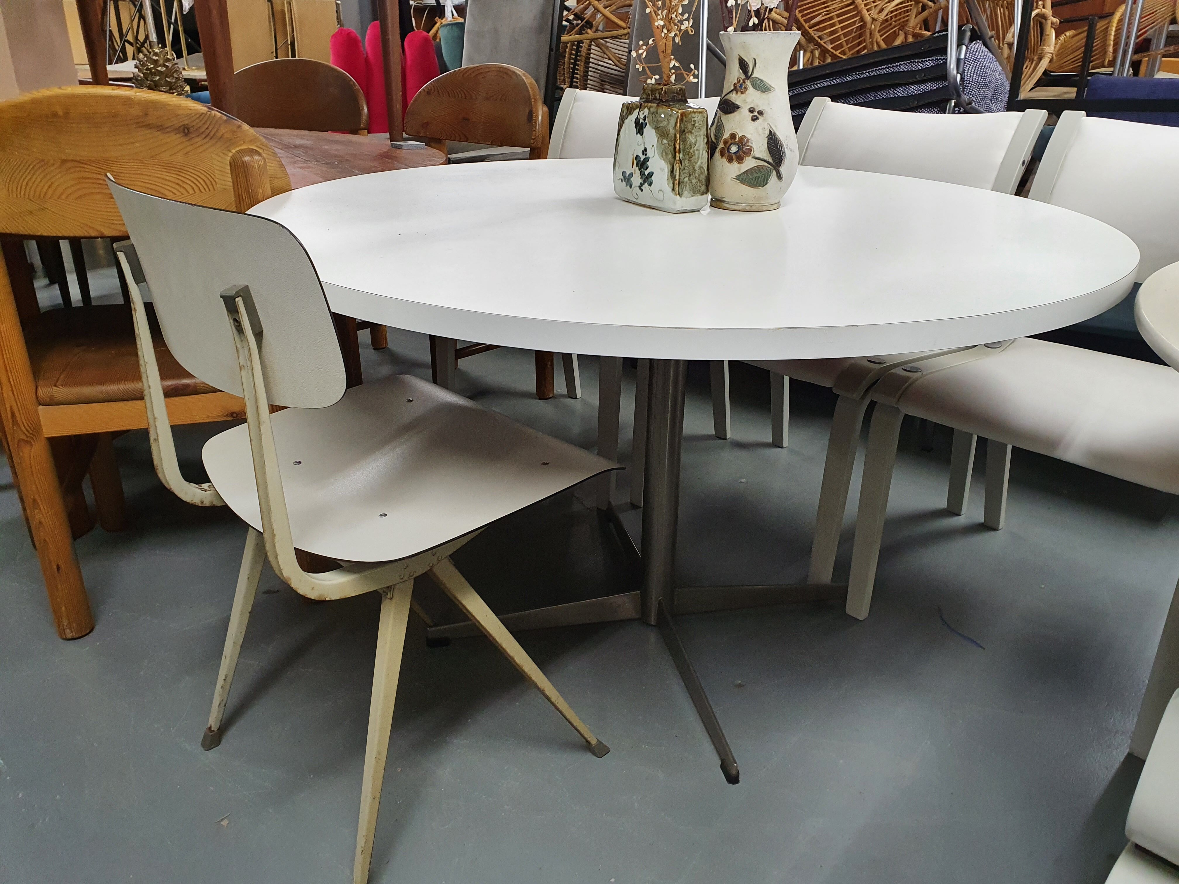 Round pastoe dining table, The Netherlands 1966