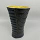 Vase des années 50 noir et jaune