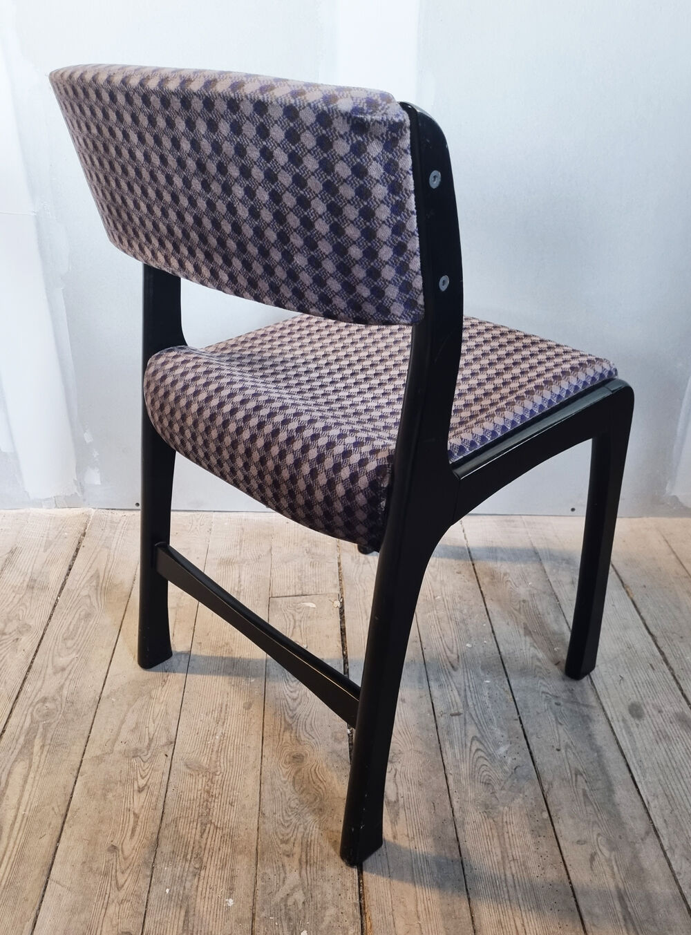 Paire de chaises esprit scandinave velours années 80