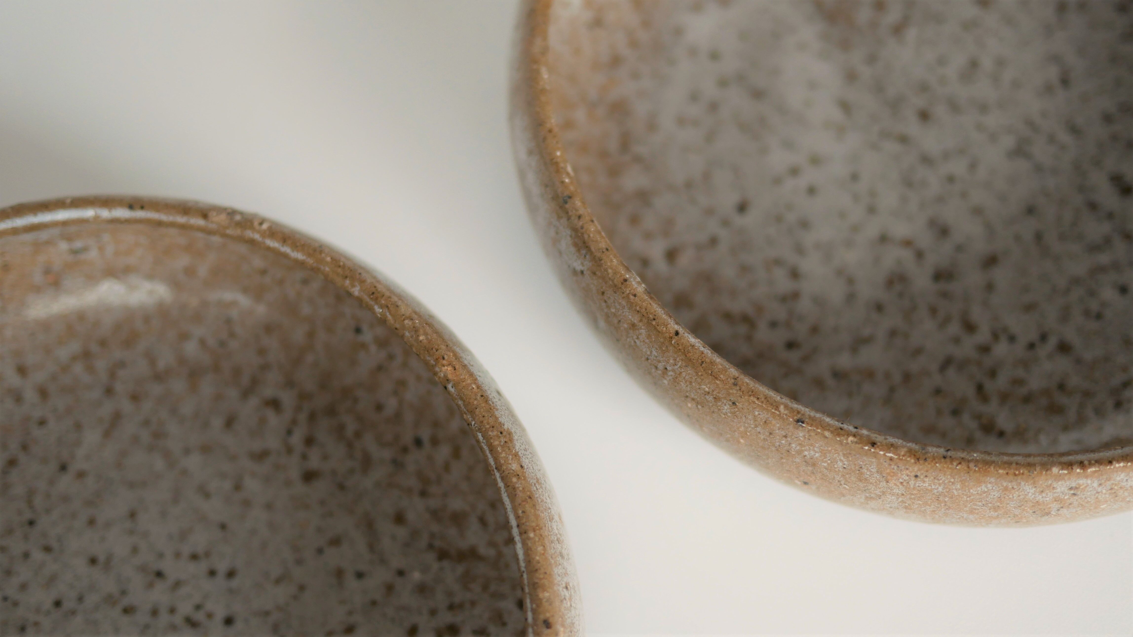 Série de 4 assiettes bols vintage en grès pyrité