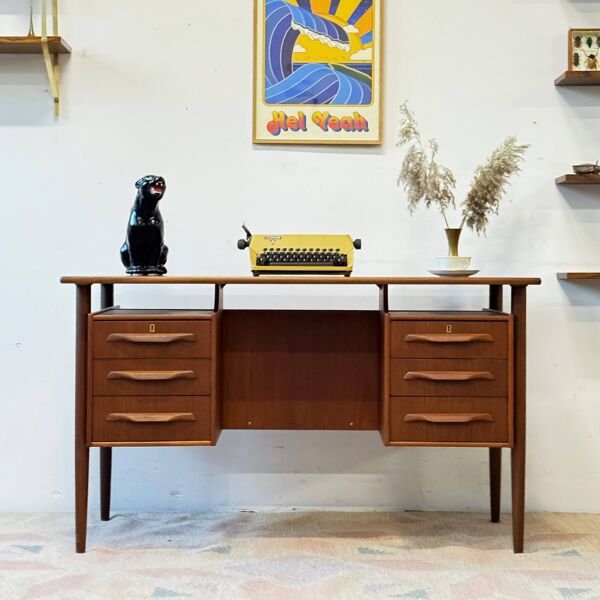 Bureau en teck autoportant, Danemark années 1960/1970, style vintage, design moderne du milieu du XXe siècle