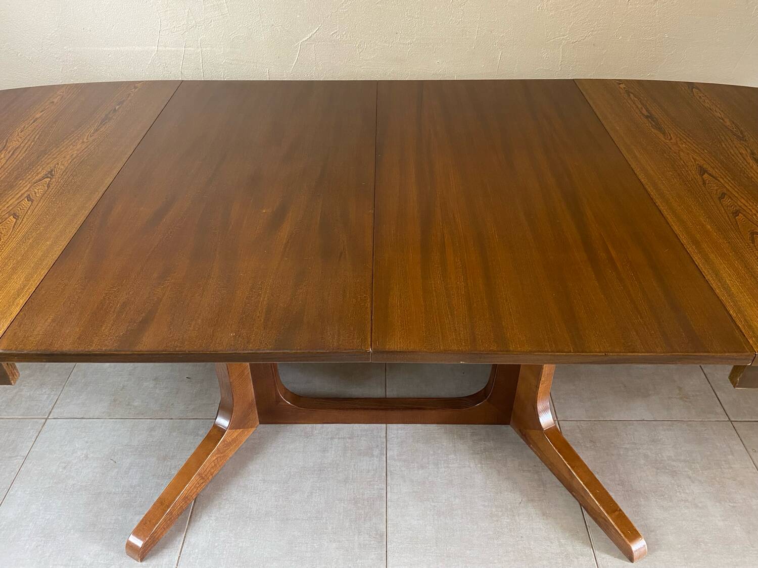 Vintage oval Baumann table