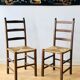 Paire de chaises rustiques en bois et assises paillées