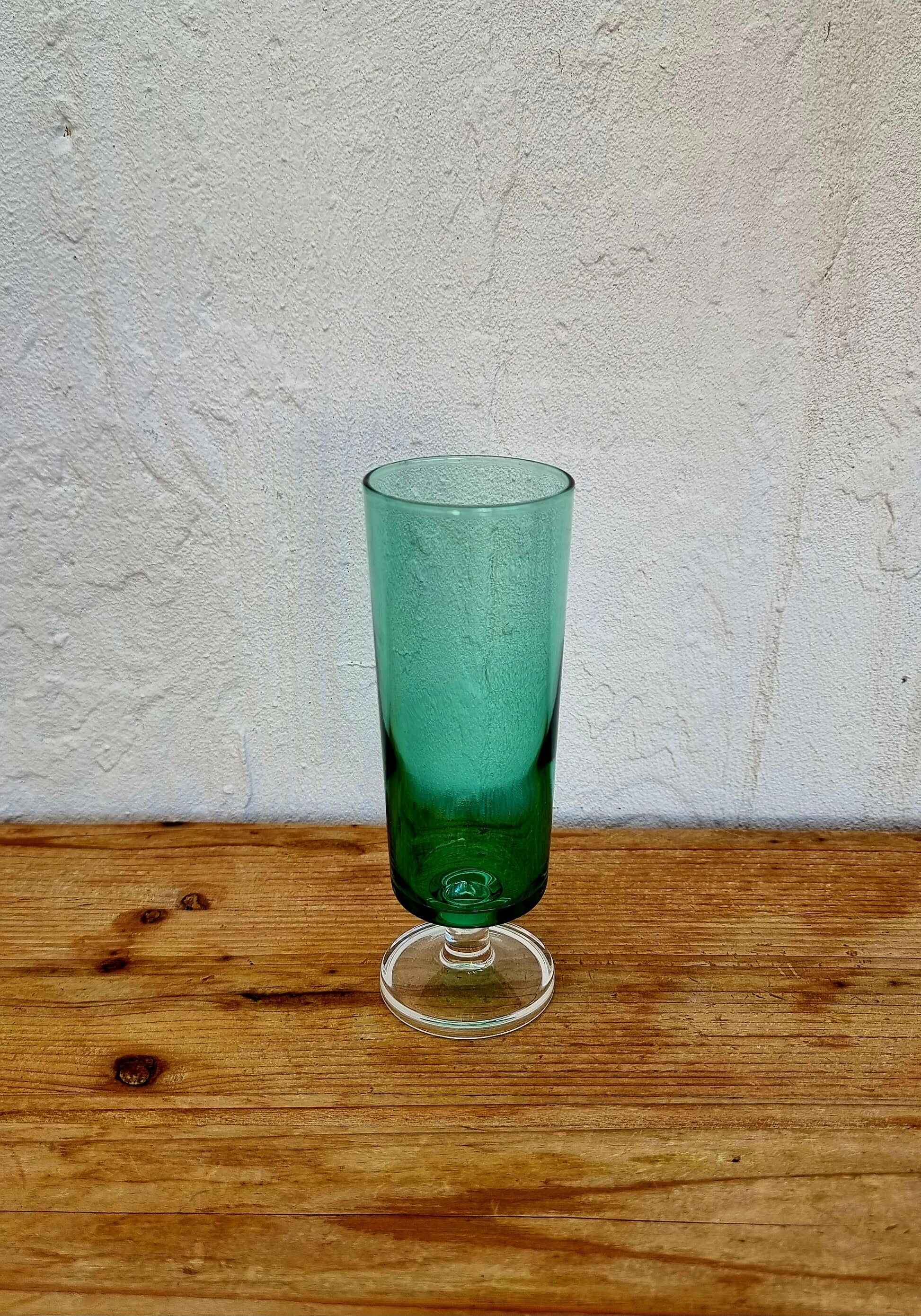 4 vintage 1970s green Luminarc Cavalier champagne flutes