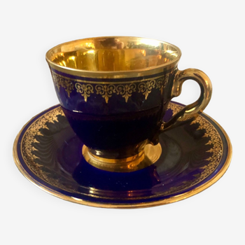 Une tasse de thé avec sous tasse estampillée - Porcelaine de Limoges 1957