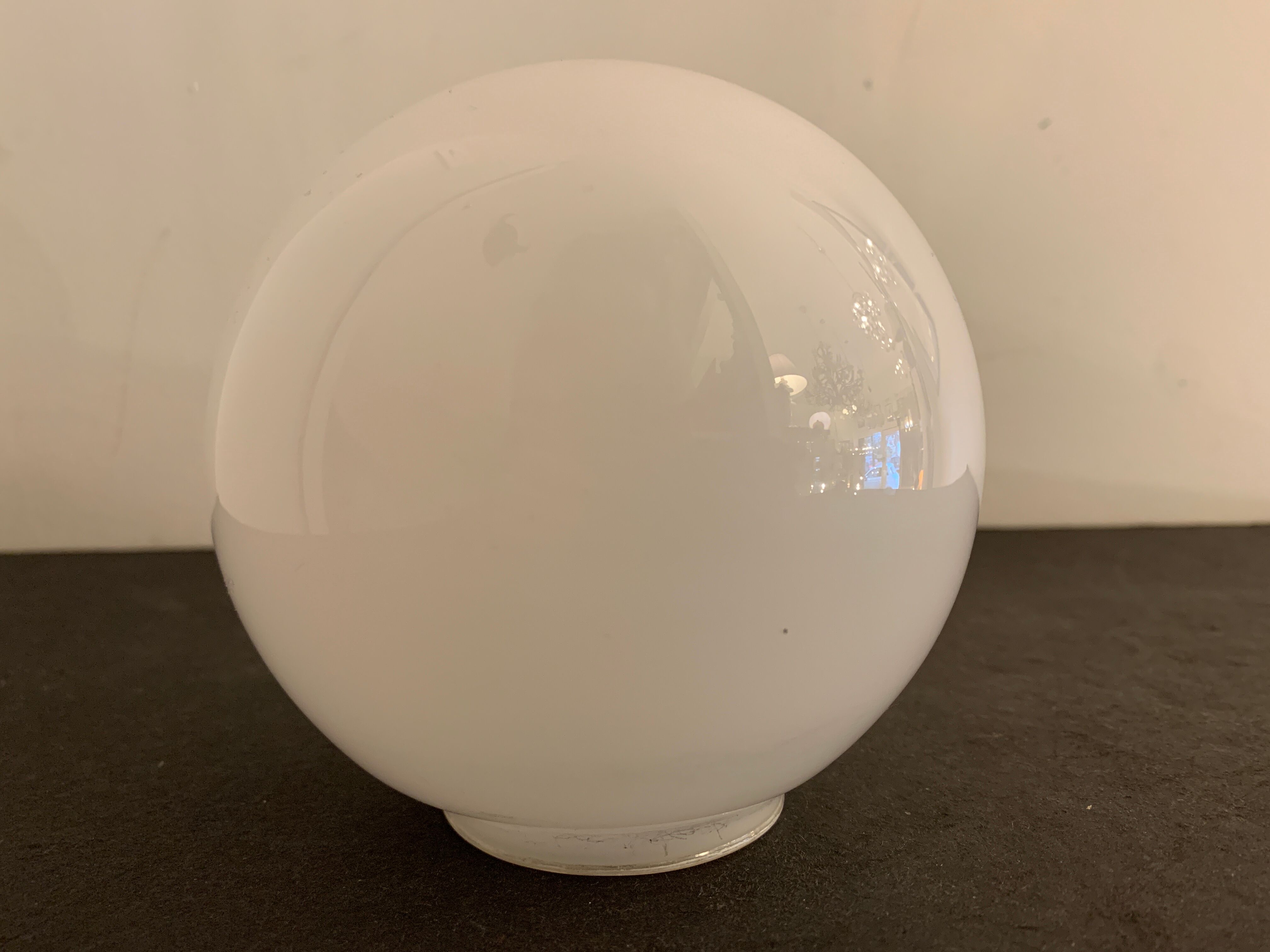 Black ceramic shell lamp and white opaline