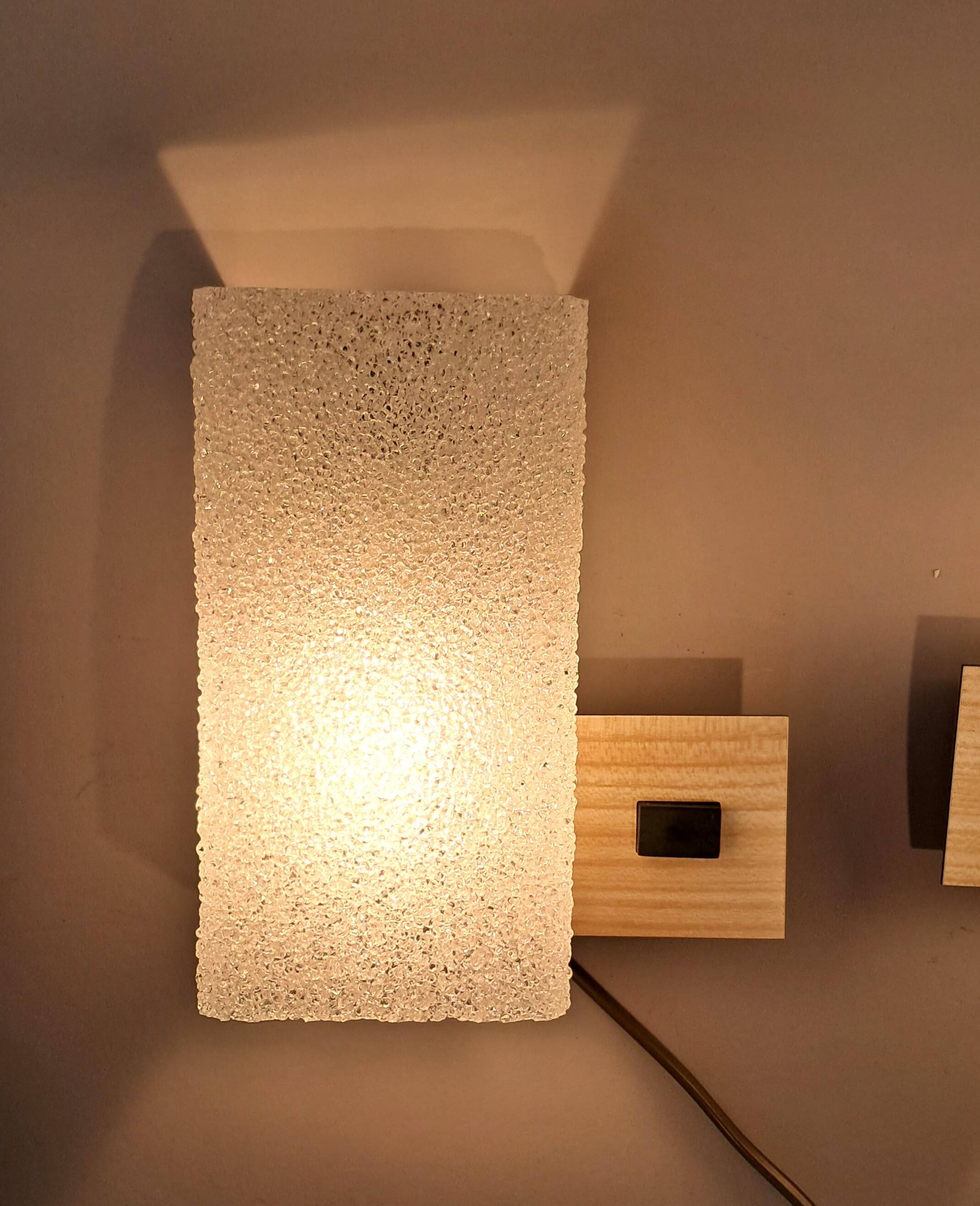 Paire d'appliques modernistes en métal et perspex, 1950-1960