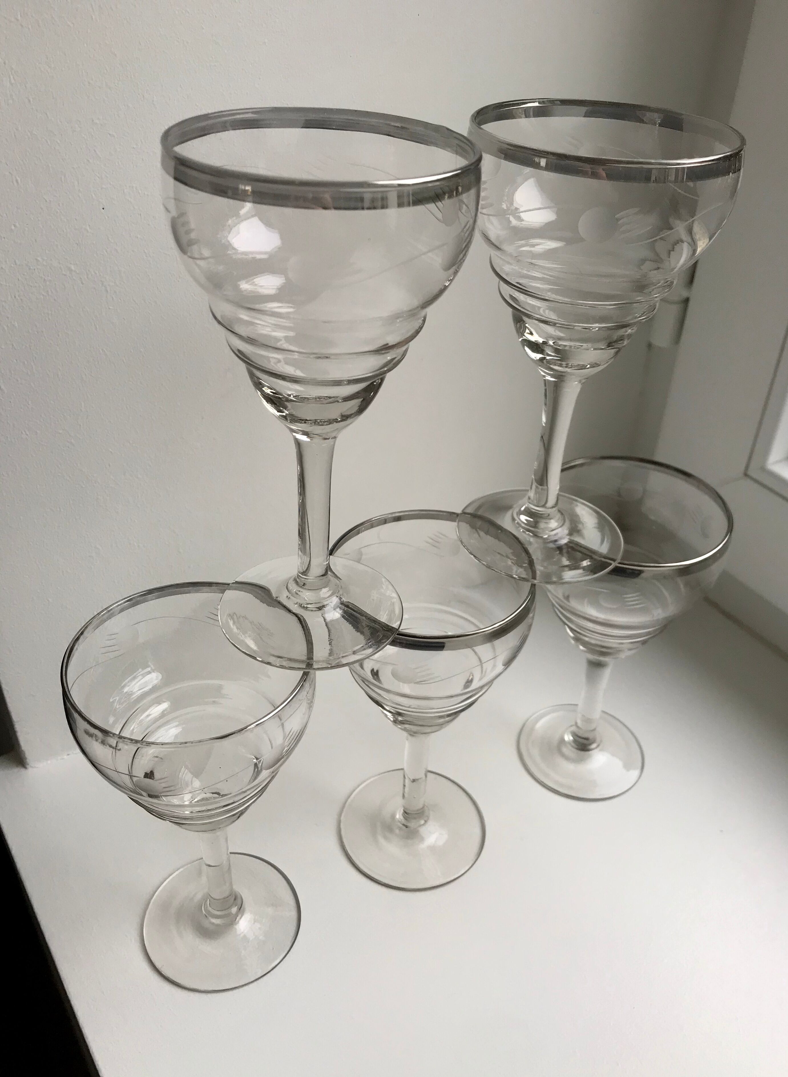 Set of 5 wine glasses in engraved crystal and silver edging 50s