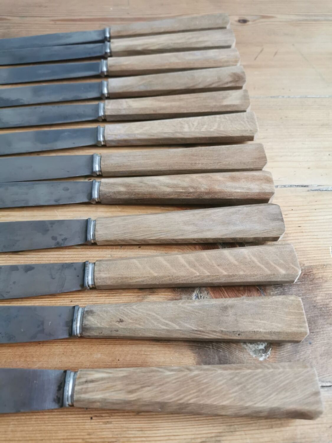 Set of 12 Bakelite knives