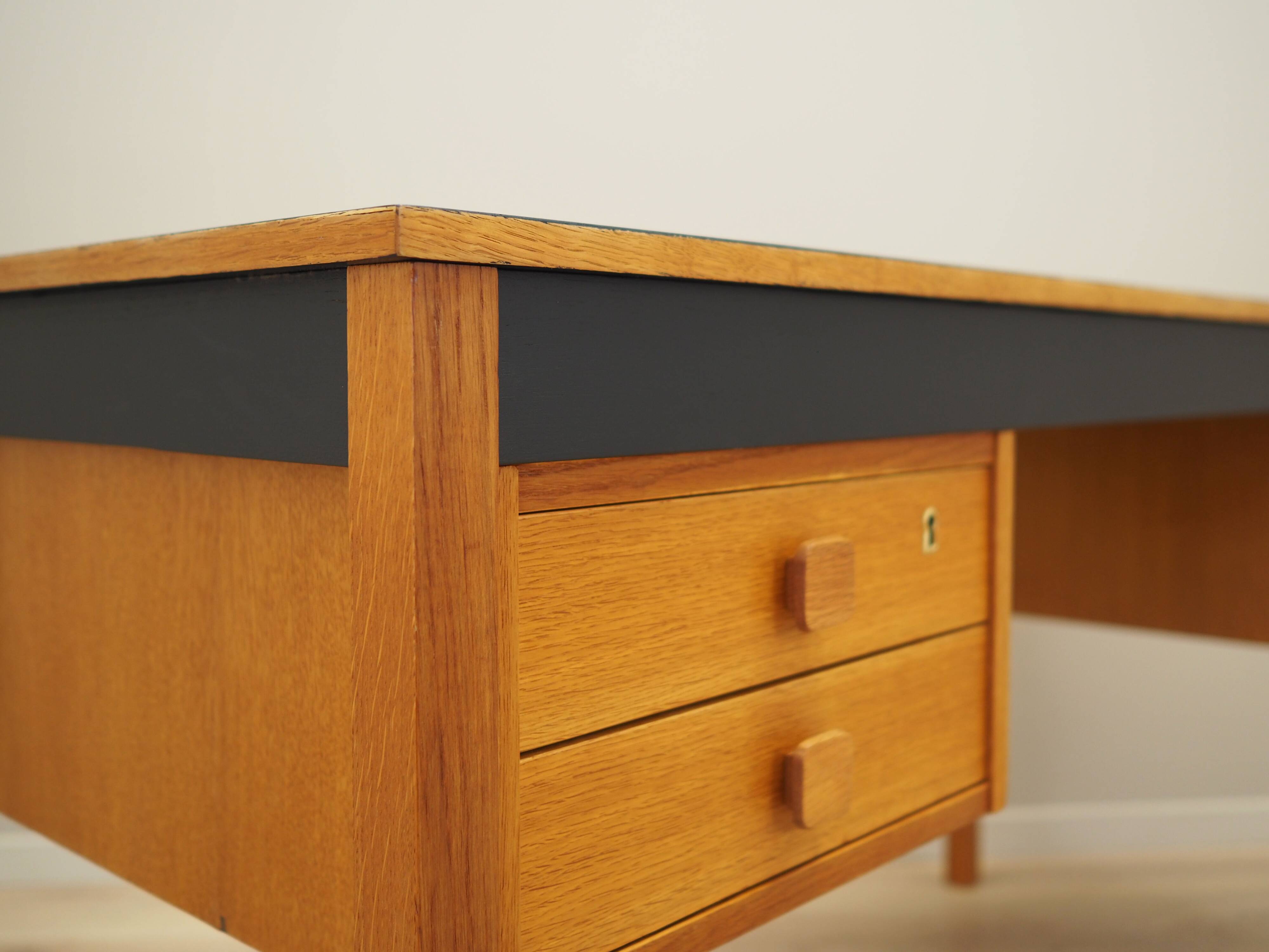 Bureau en frêne, design danois, années 1970, production : Danemark