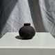 Minuscule black round pot in Indonesian terracotta H7 D7