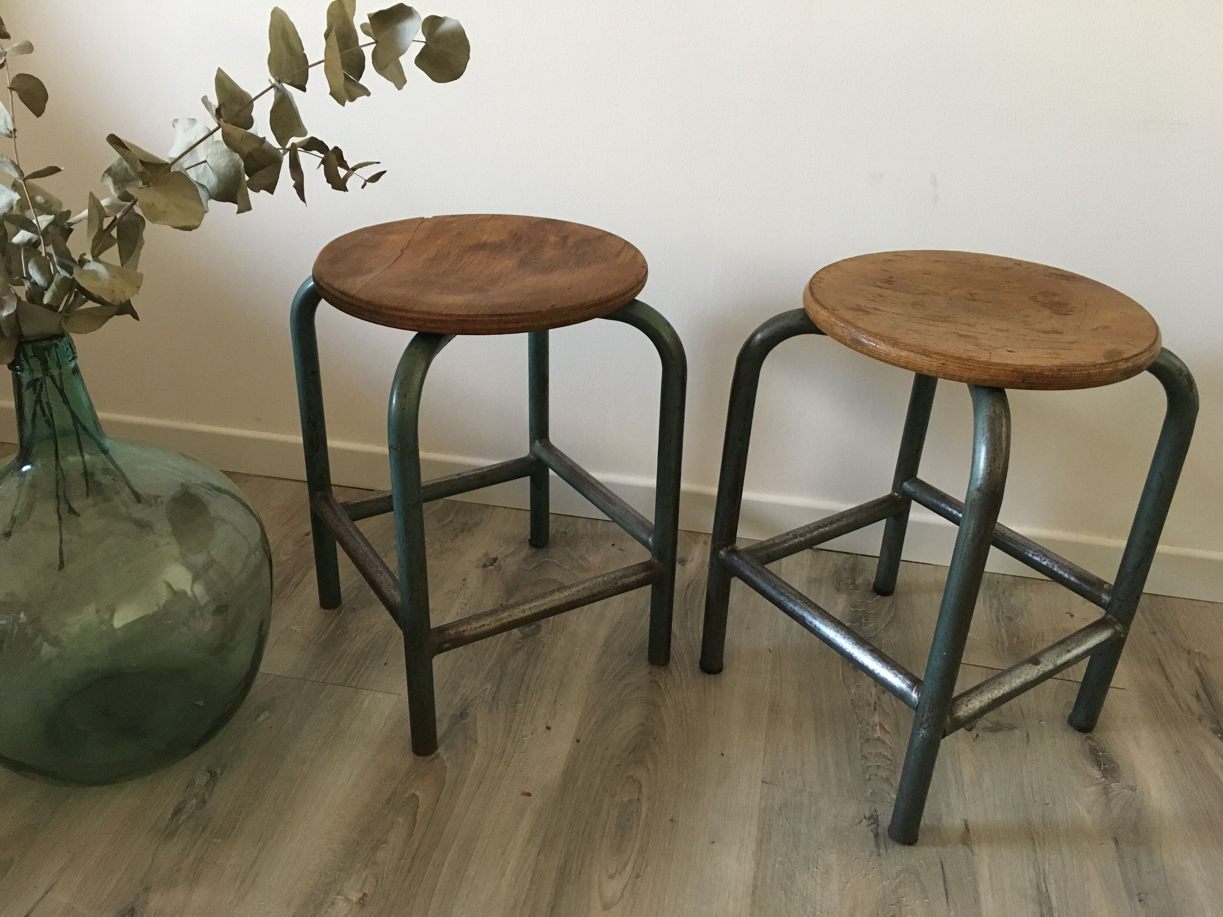 Paire de tabourets industriels