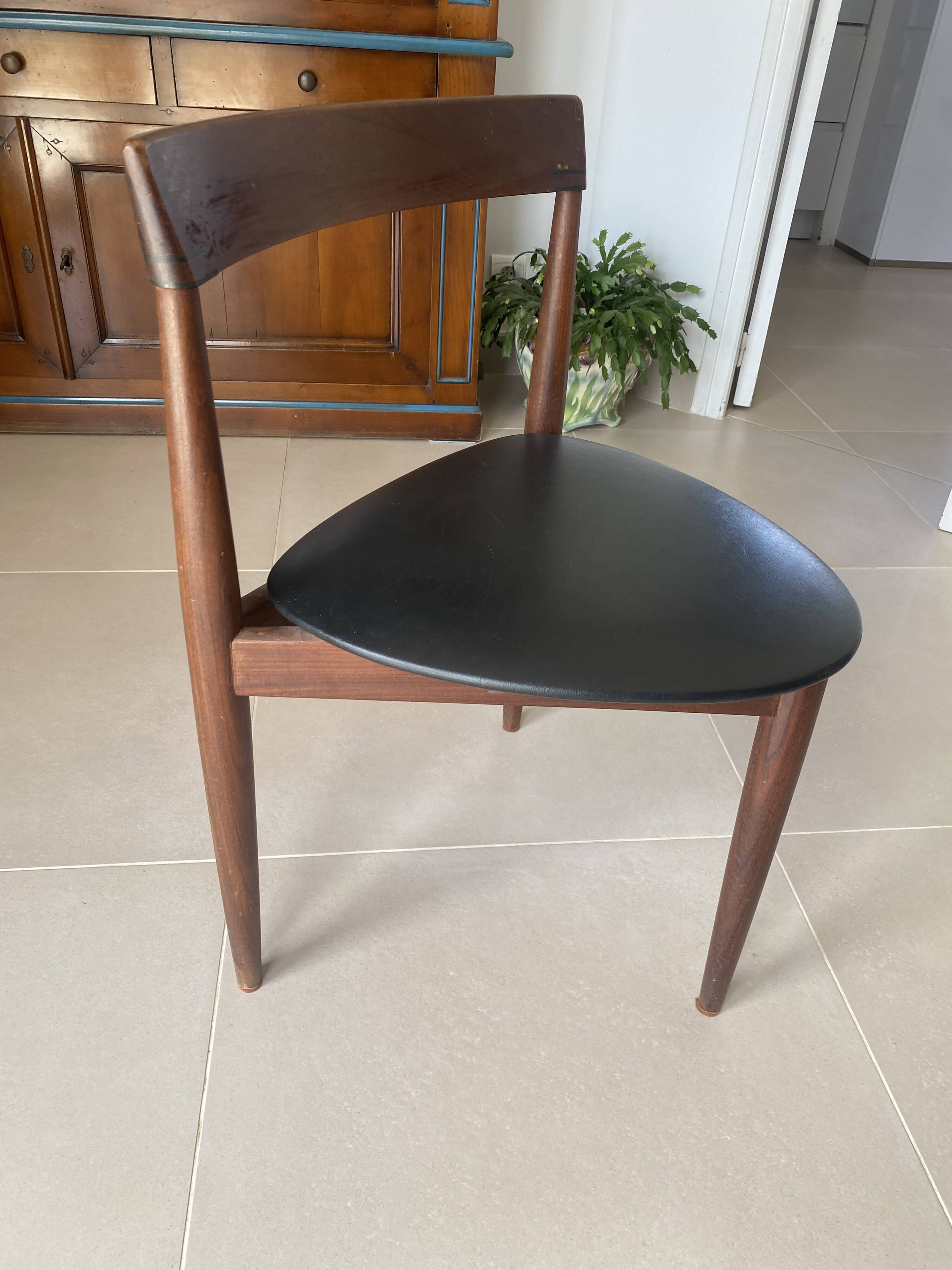 4 Frem Rojle tripod chairs by Hans Olsen