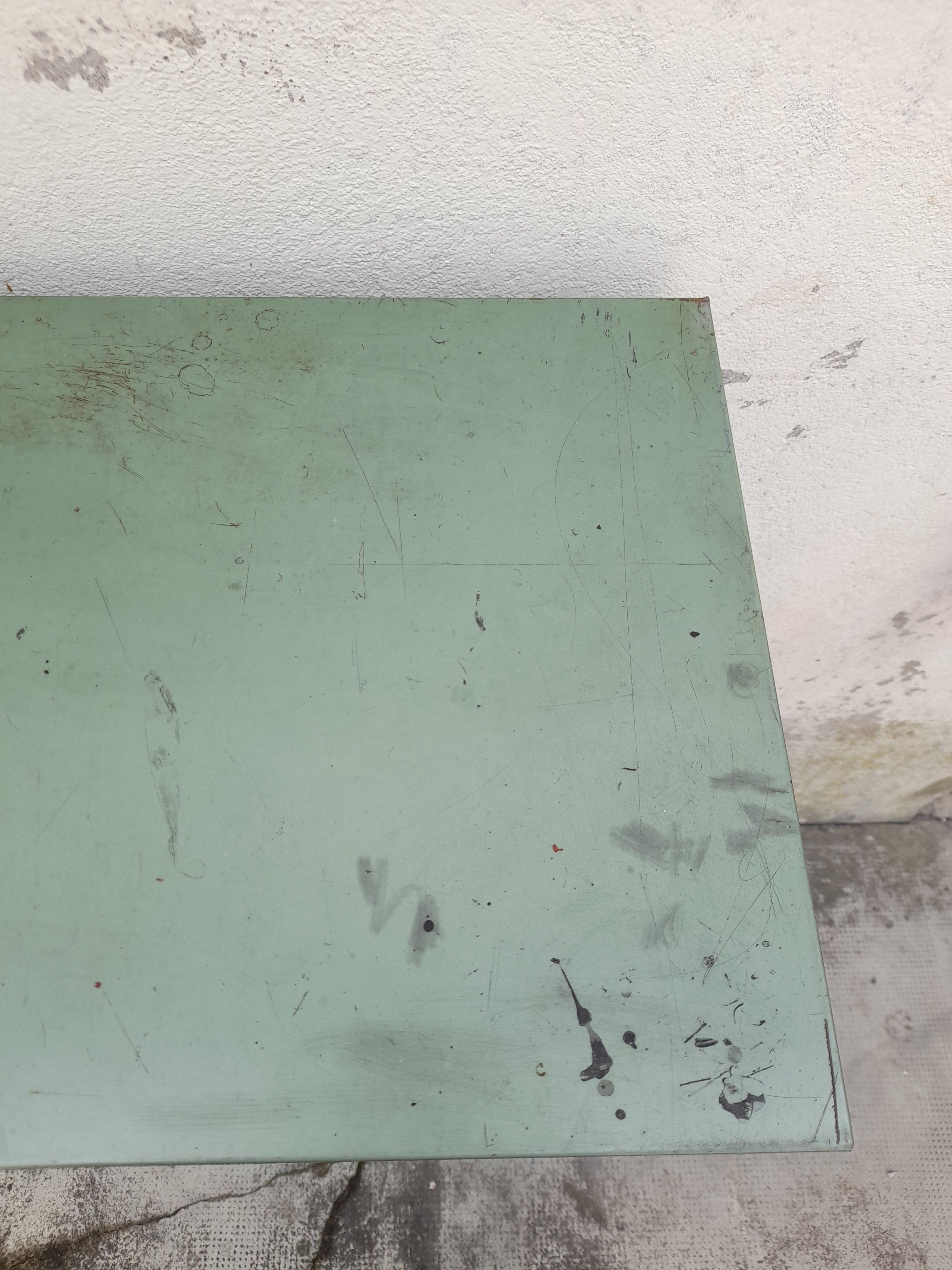 Iron clamshell cabinet