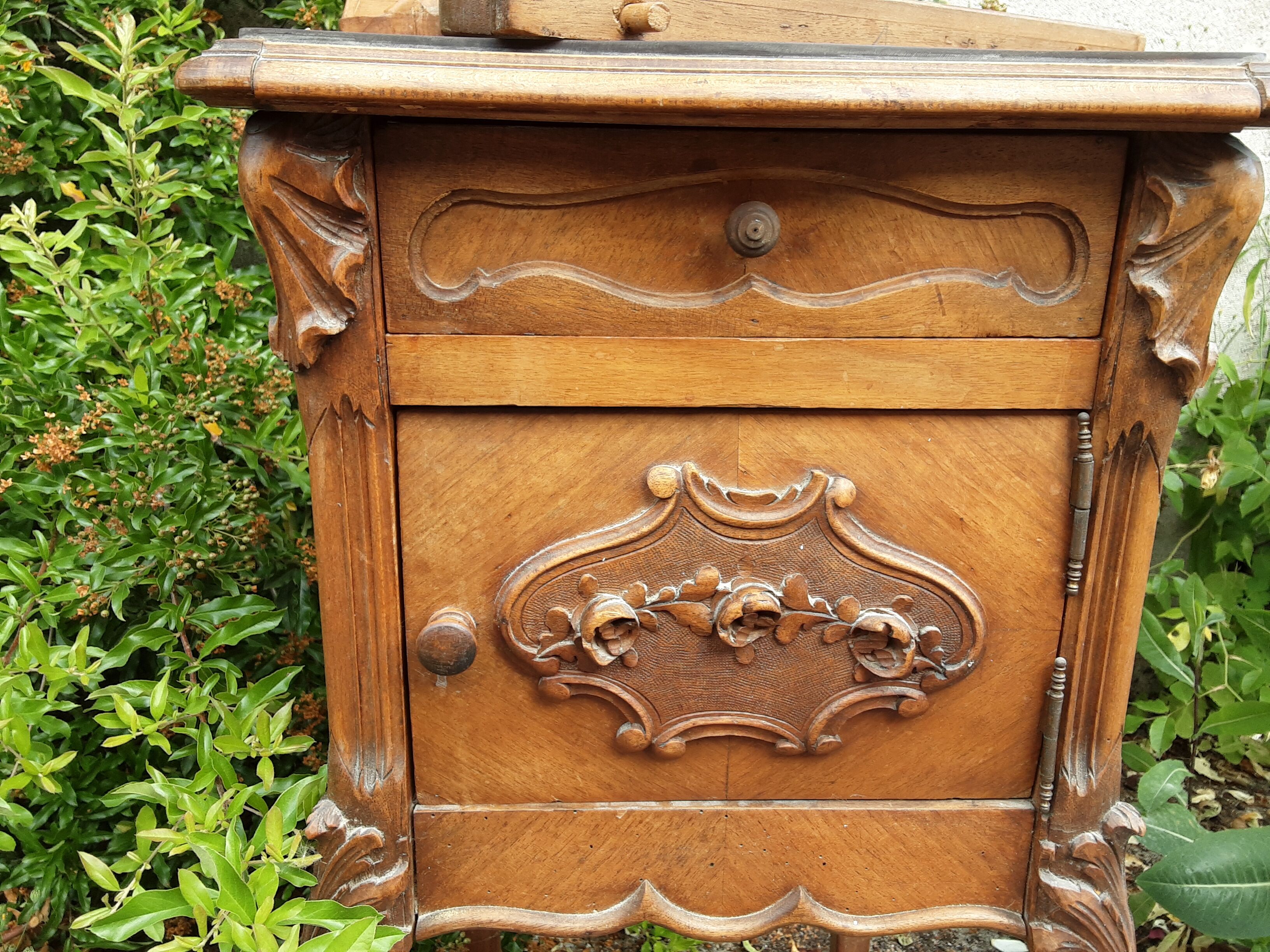 WOODEN BEDSIDE TABLE STYLE LOUIS XV ROCAILLE