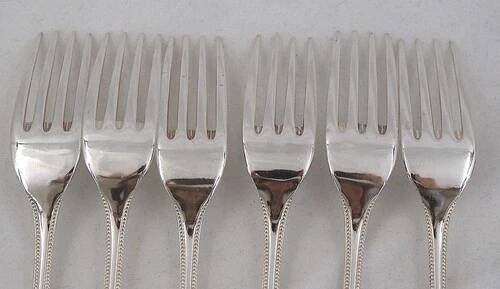 25-piece cutlery set François Frionnet in silver-plated metal, bead decoration.