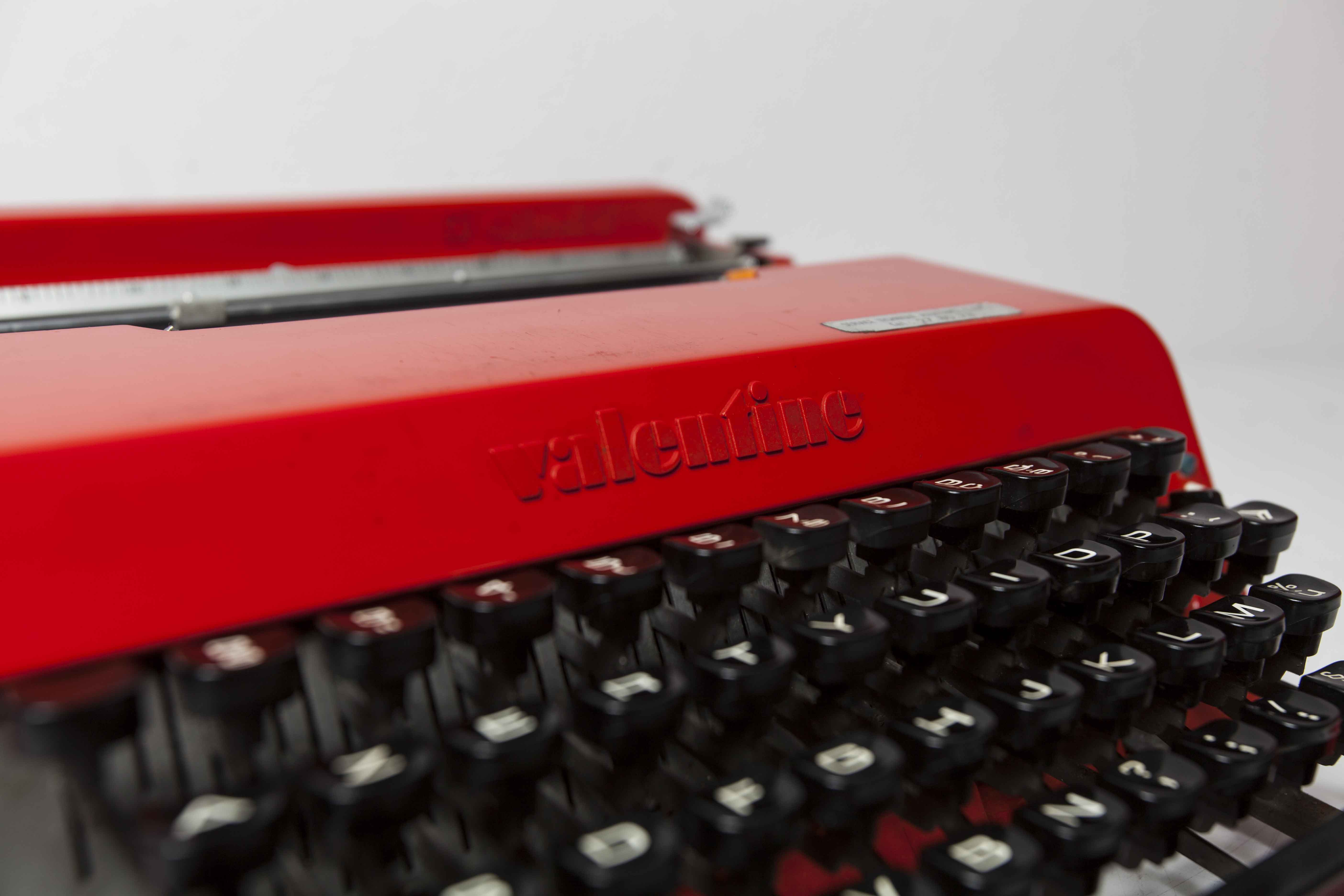 Typewriter Olivetti Valentine 1970