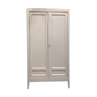 Armoire parisienne vintage grise