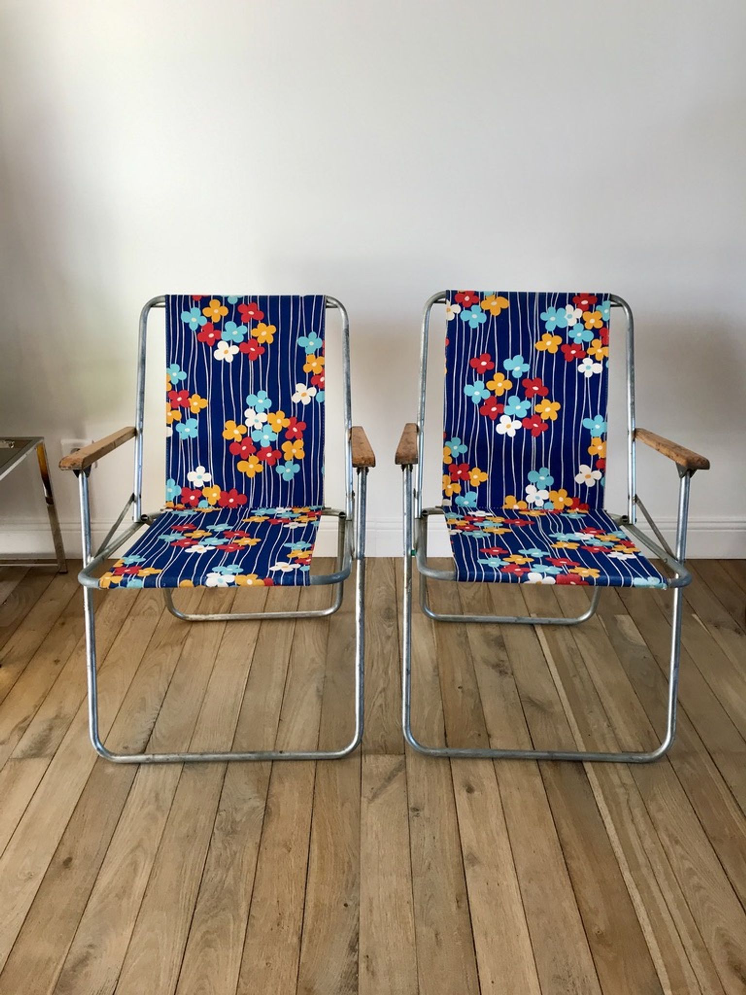 Pair of vintage camping chairs floral and wood fabrics 70s