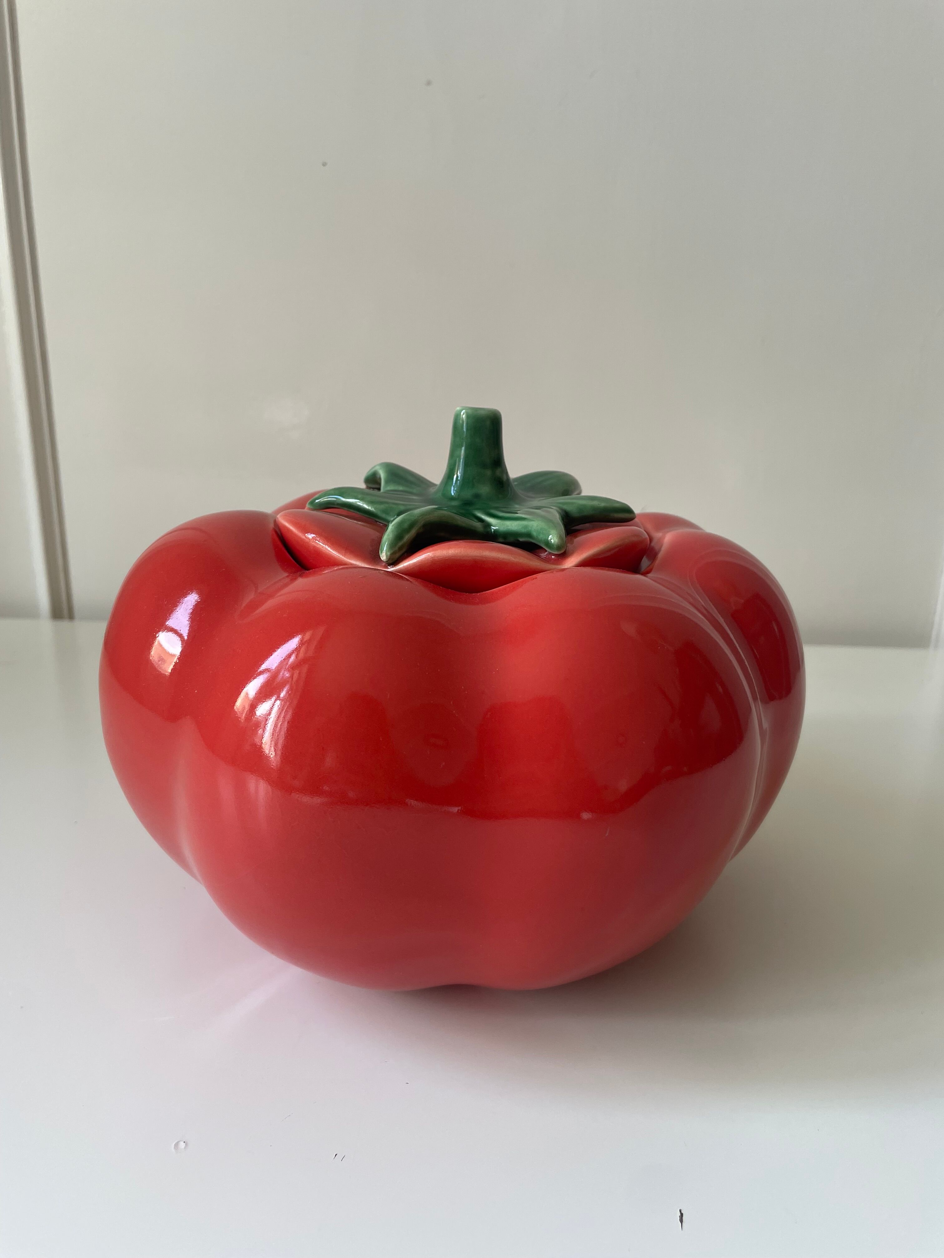 Tomato slurry salad bowl