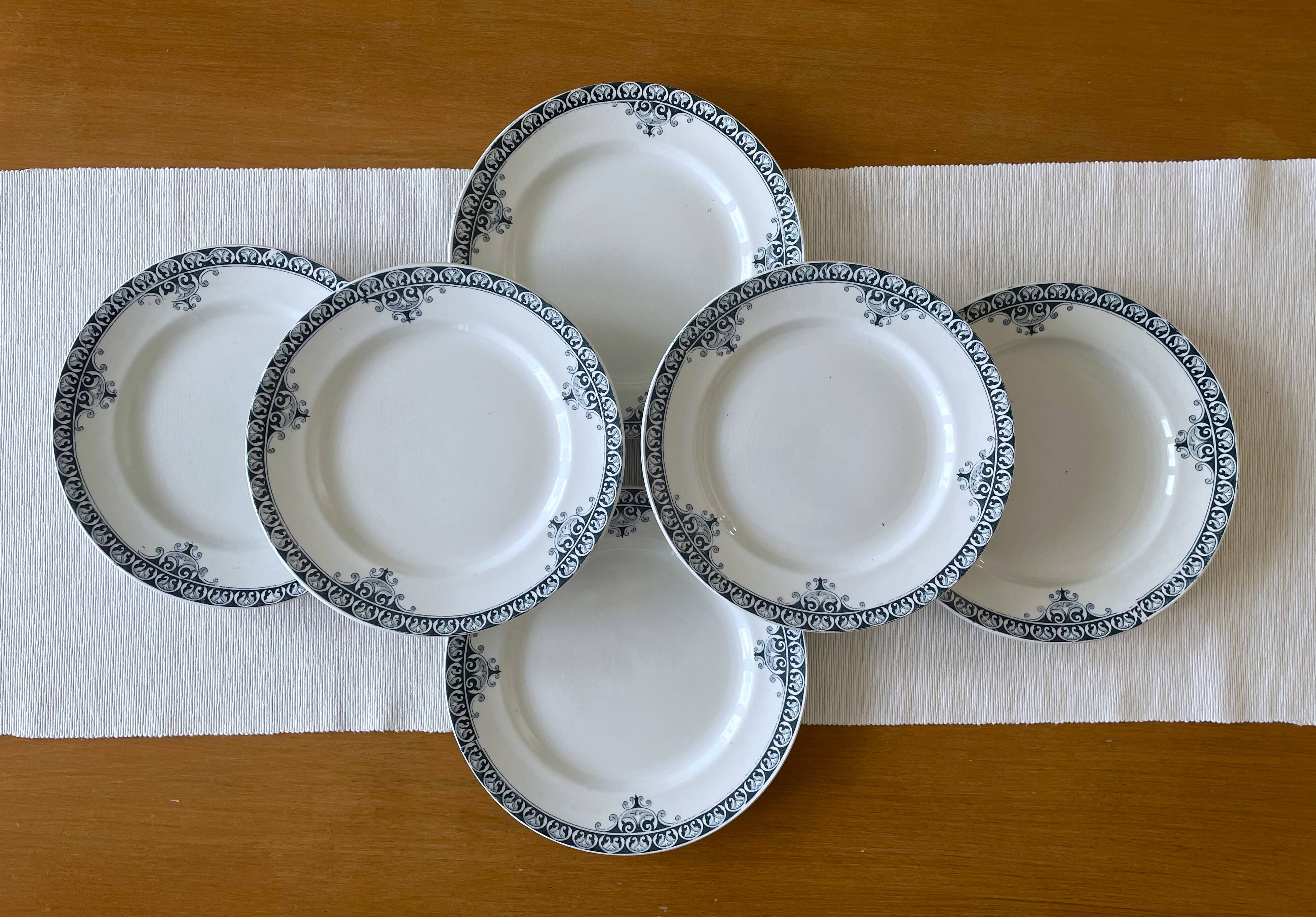 6 assiettes à dessert anciennes en faïence de Saint-Amand (Nord)