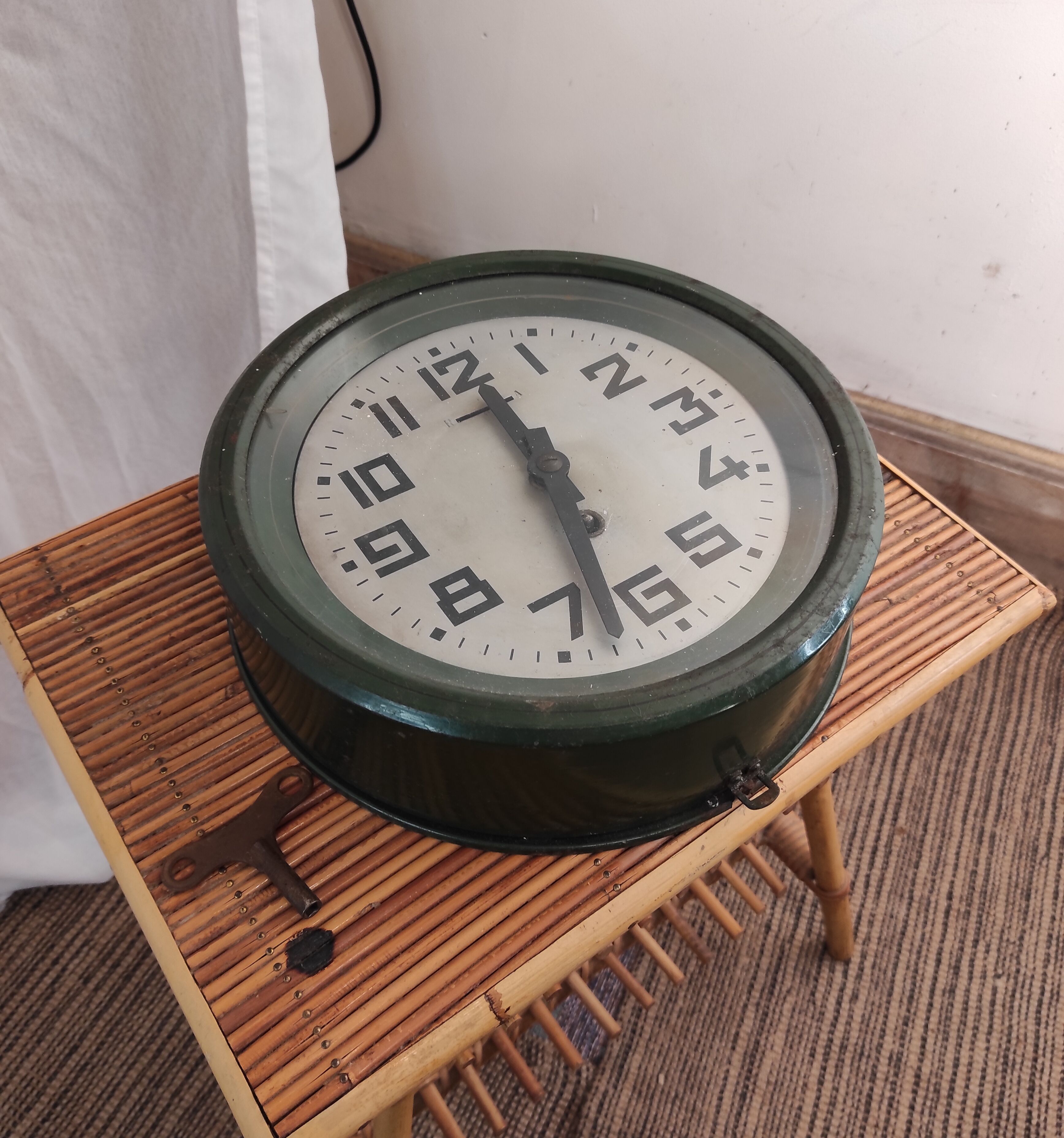 Station clock 1930