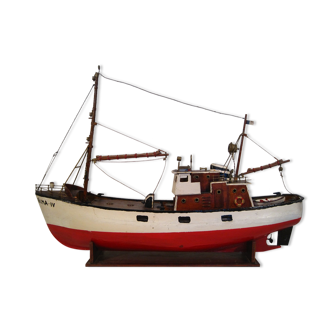 Artisanal wooden model, basin boat, motor toy, fishing trawler