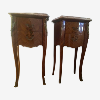 Lot de 2 tables de chevet en marqueterie et marbre