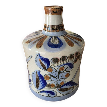Tonalá stoneware vase by Ken Edwards, El Palomar, signed.