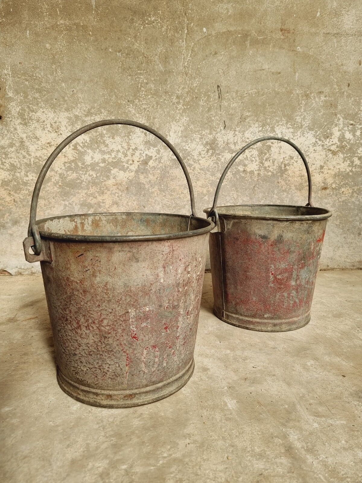 Old bucket fire bucket waste bucket