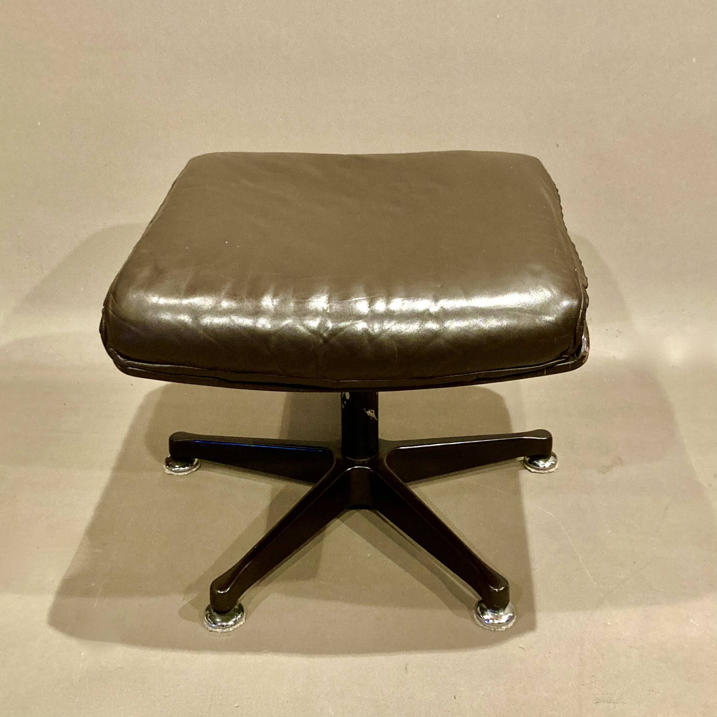 Fauteuil et ottoman en cuir, 1960