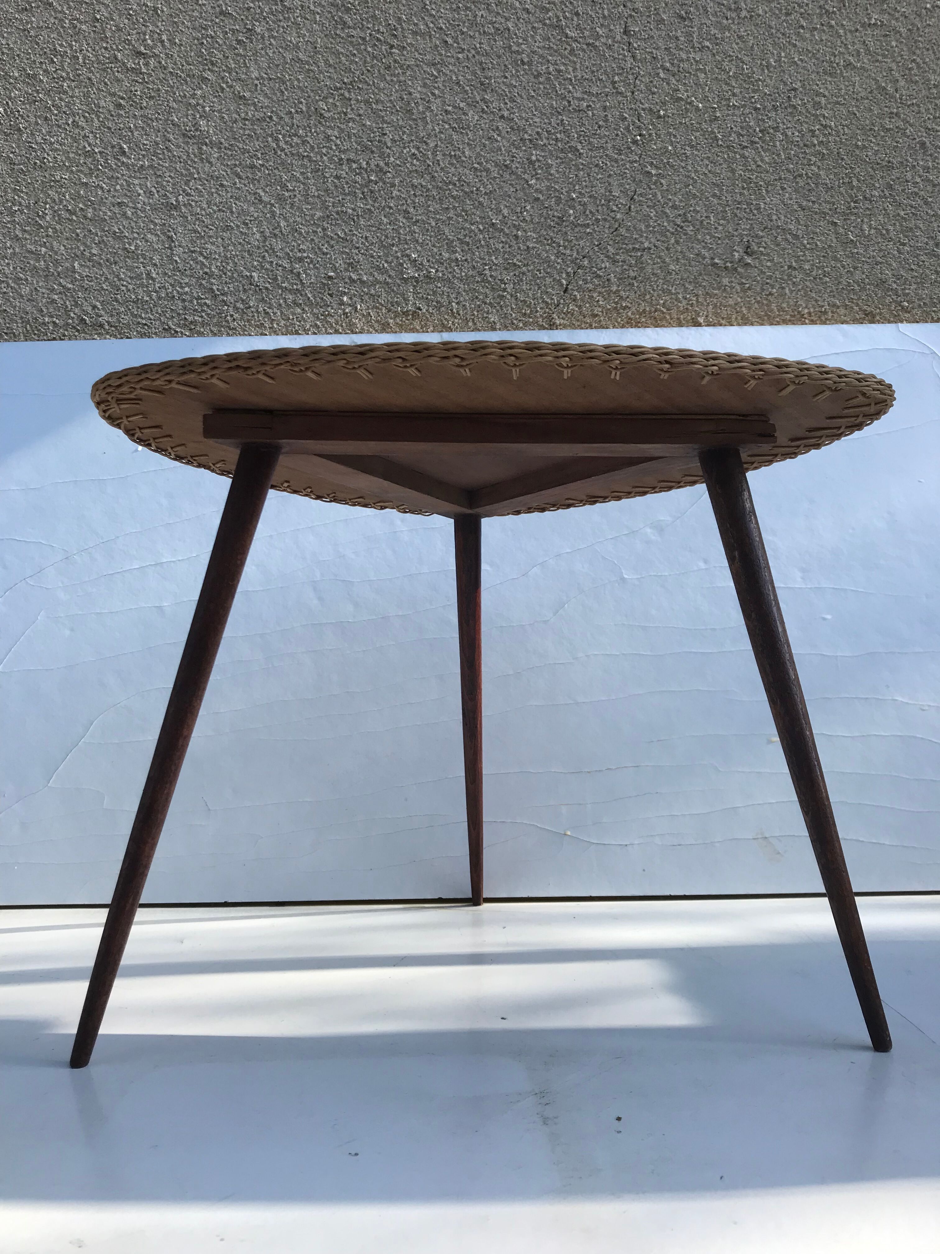 Old low tripods feet + tray wood & rattan table braided vintage