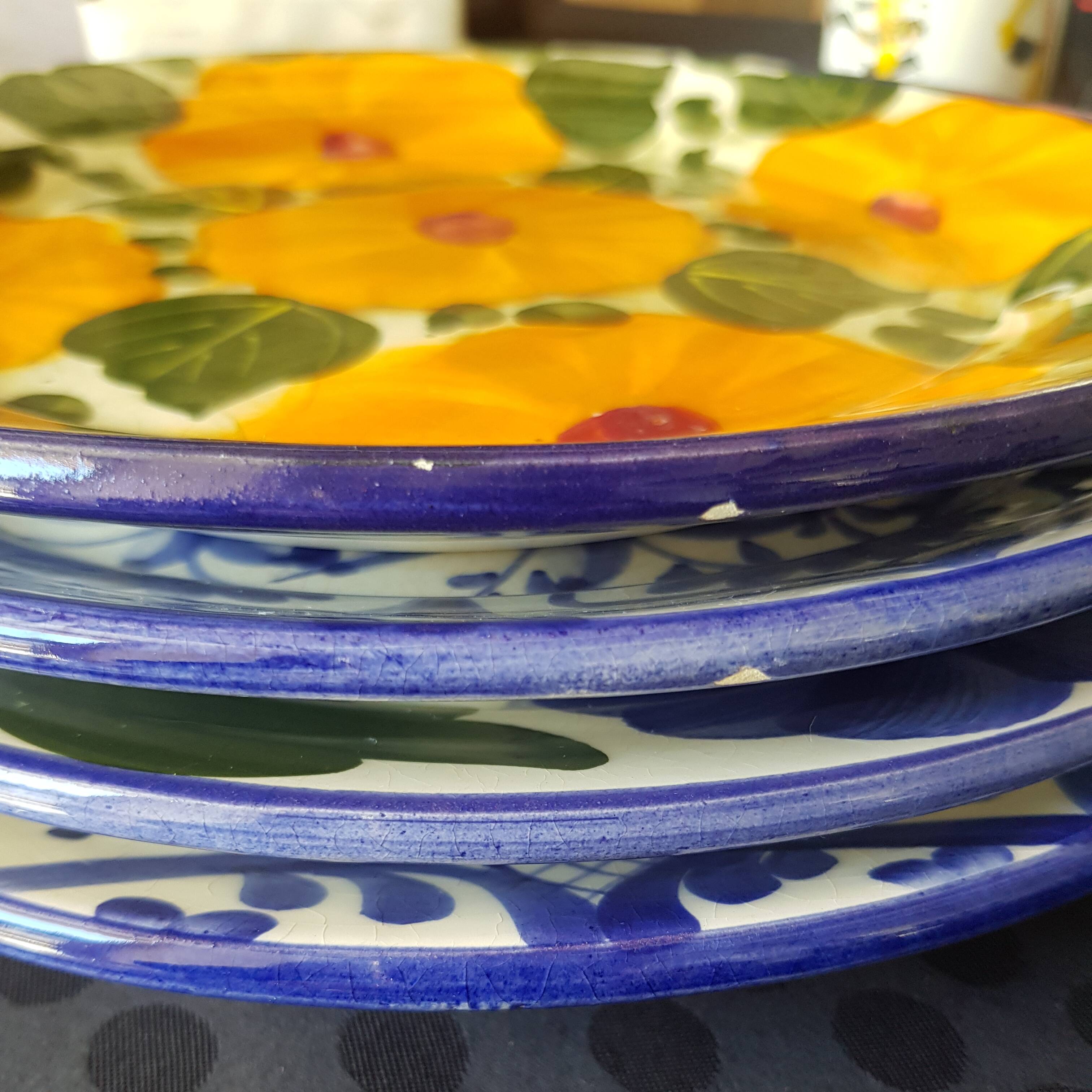 4 decorative earthenware plates