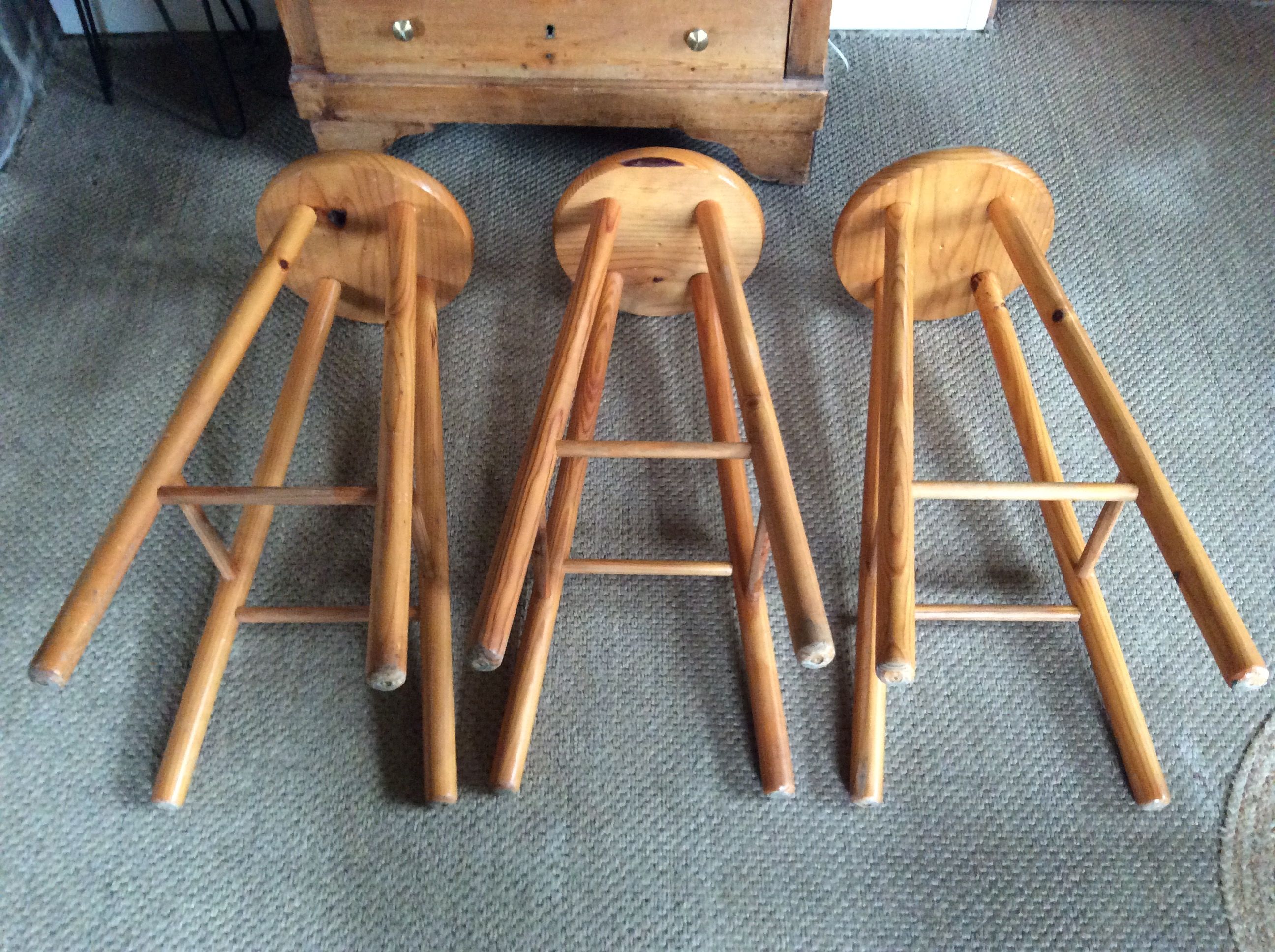 3 bar stools