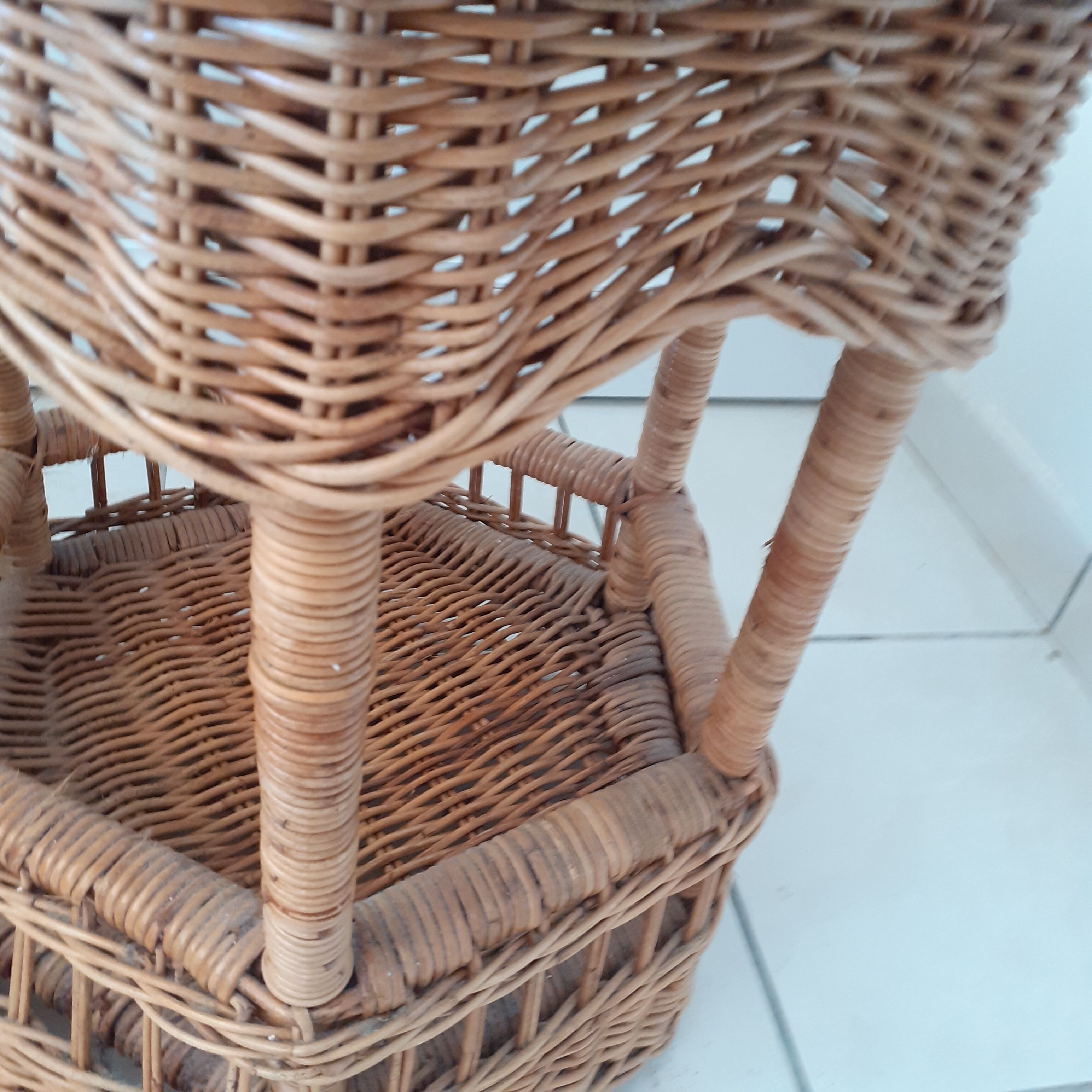 Pedestal table 2 floors in natural rattan
