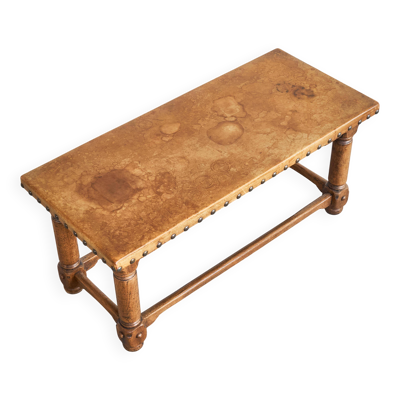 Table basse brutaliste en chêne massif, métal et cuir patiné, années 1940