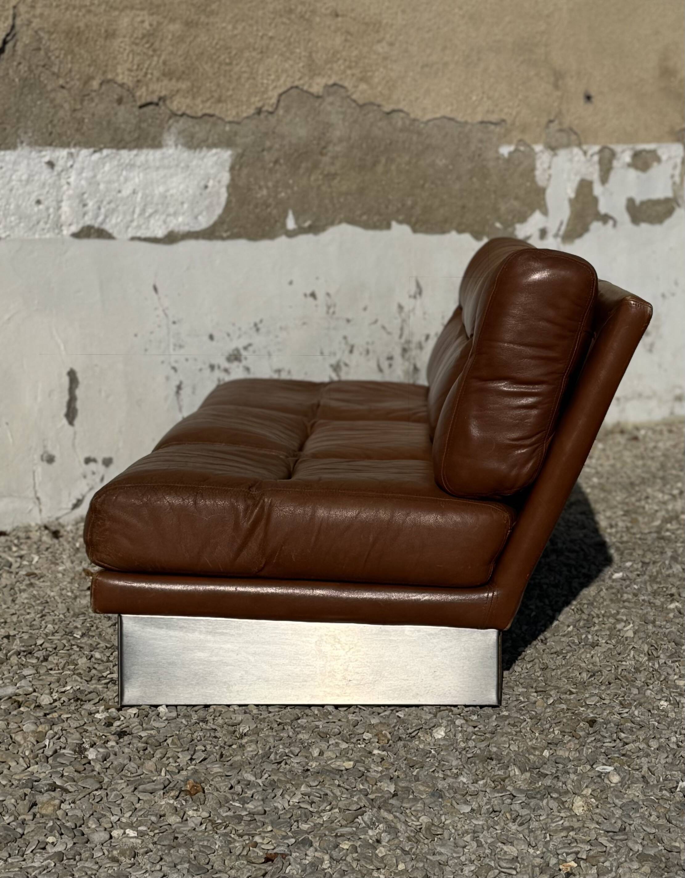 Three-seater canapé in brushed aluminium and brown leather, France, 1970.