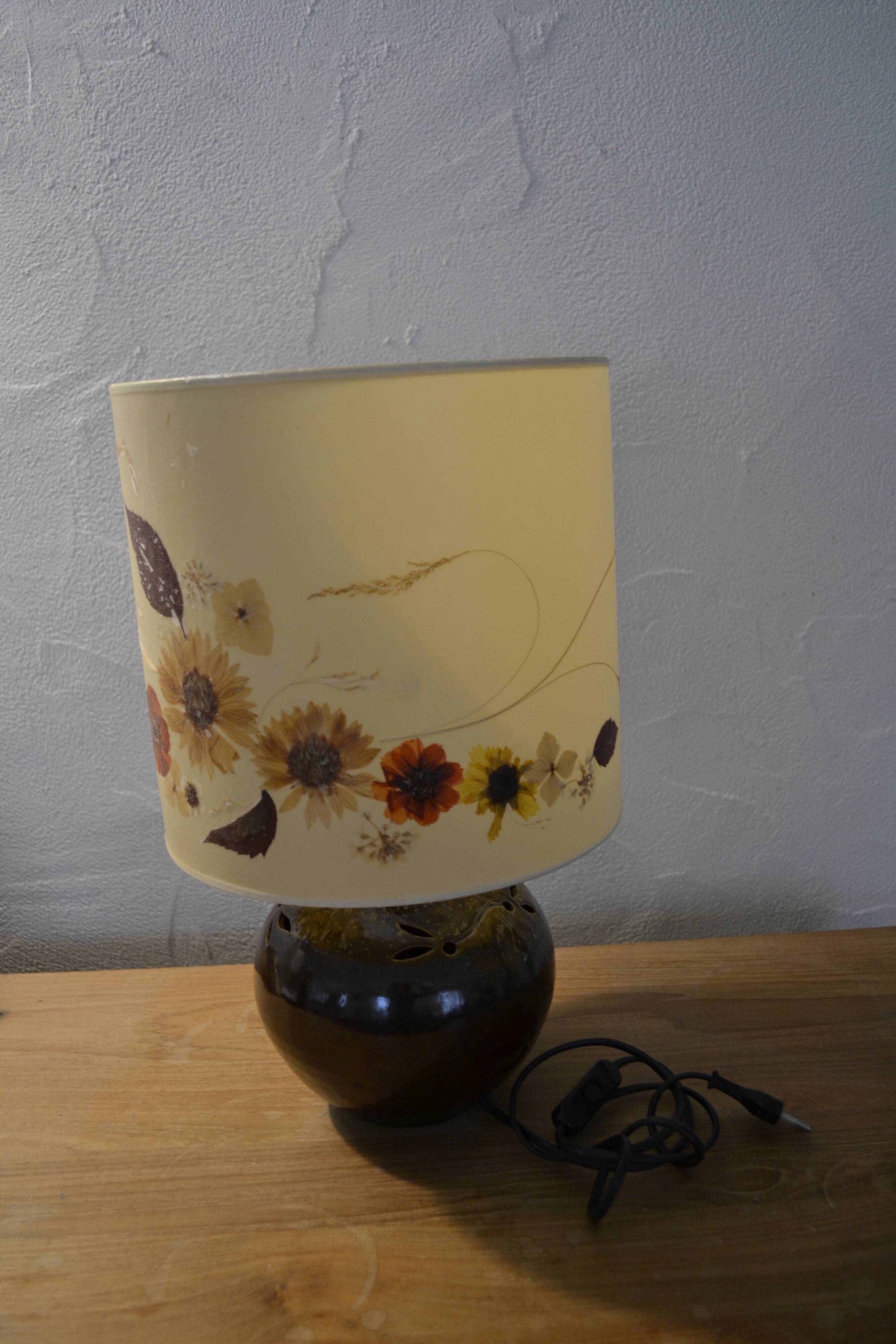 Openwork ceramic lamp