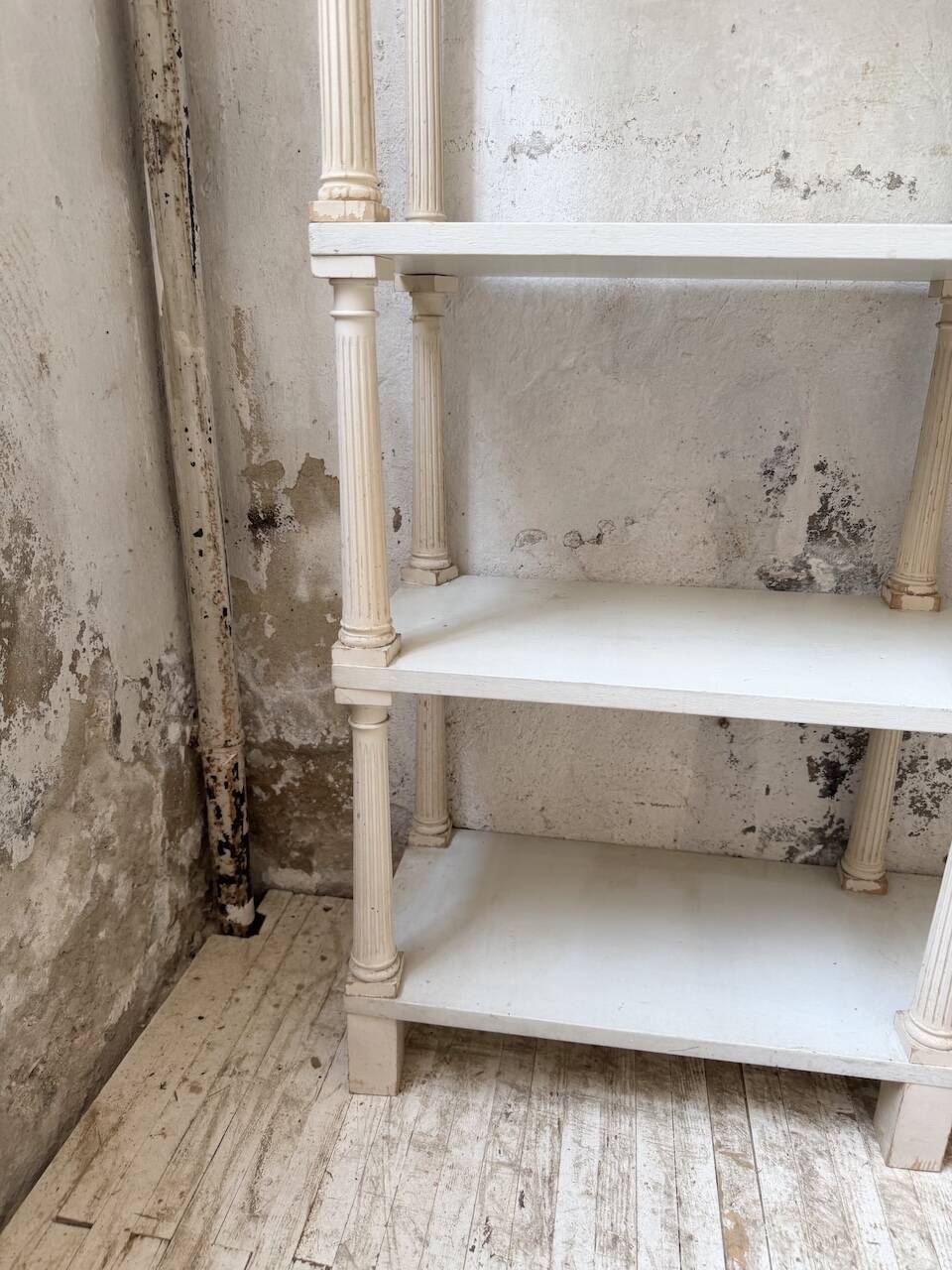 Bibliothèque, étagère XL Napoléon en bois patiné blanc