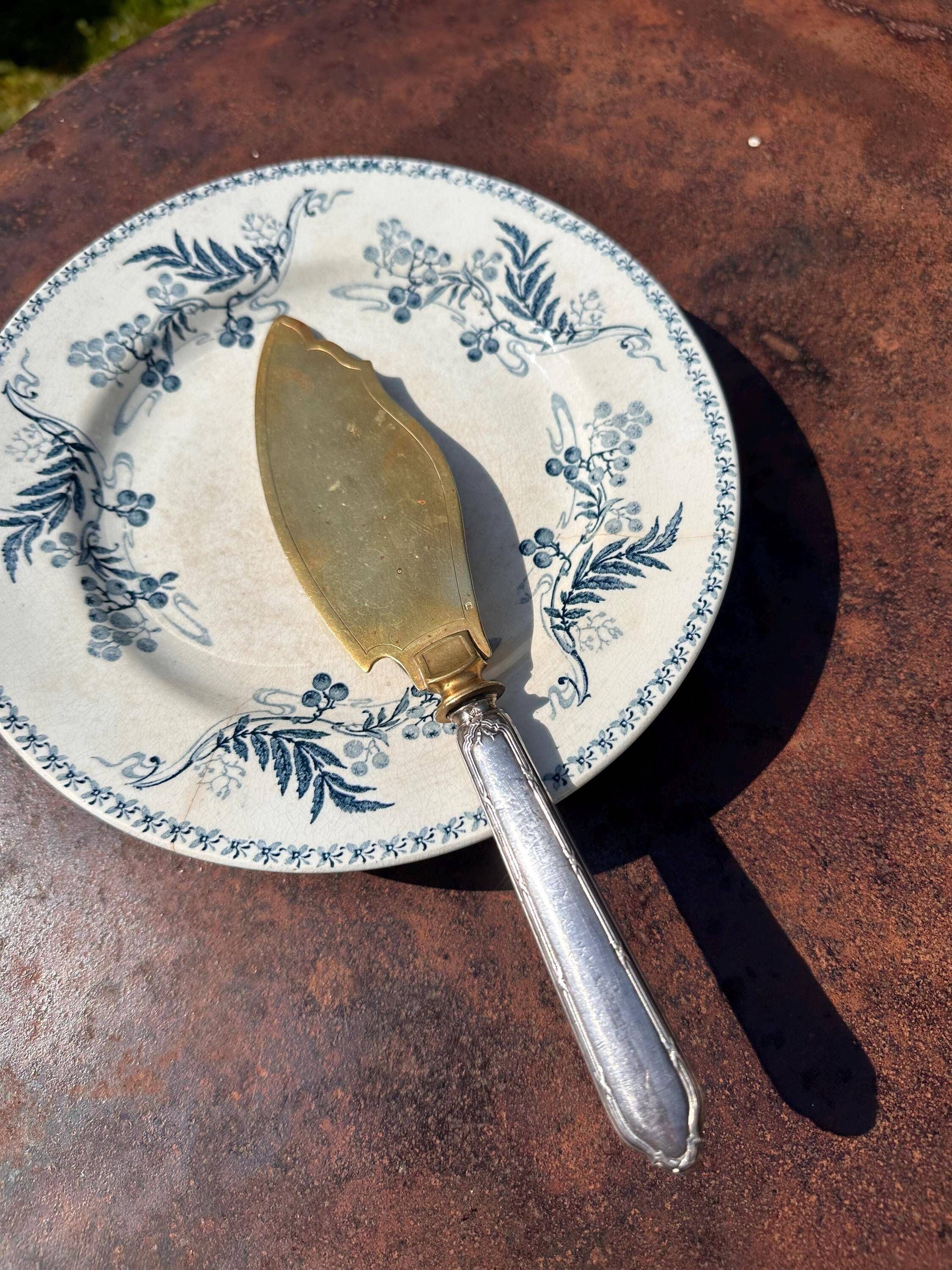 Silver-handled pie server Minerve, golden blade, Louis style.